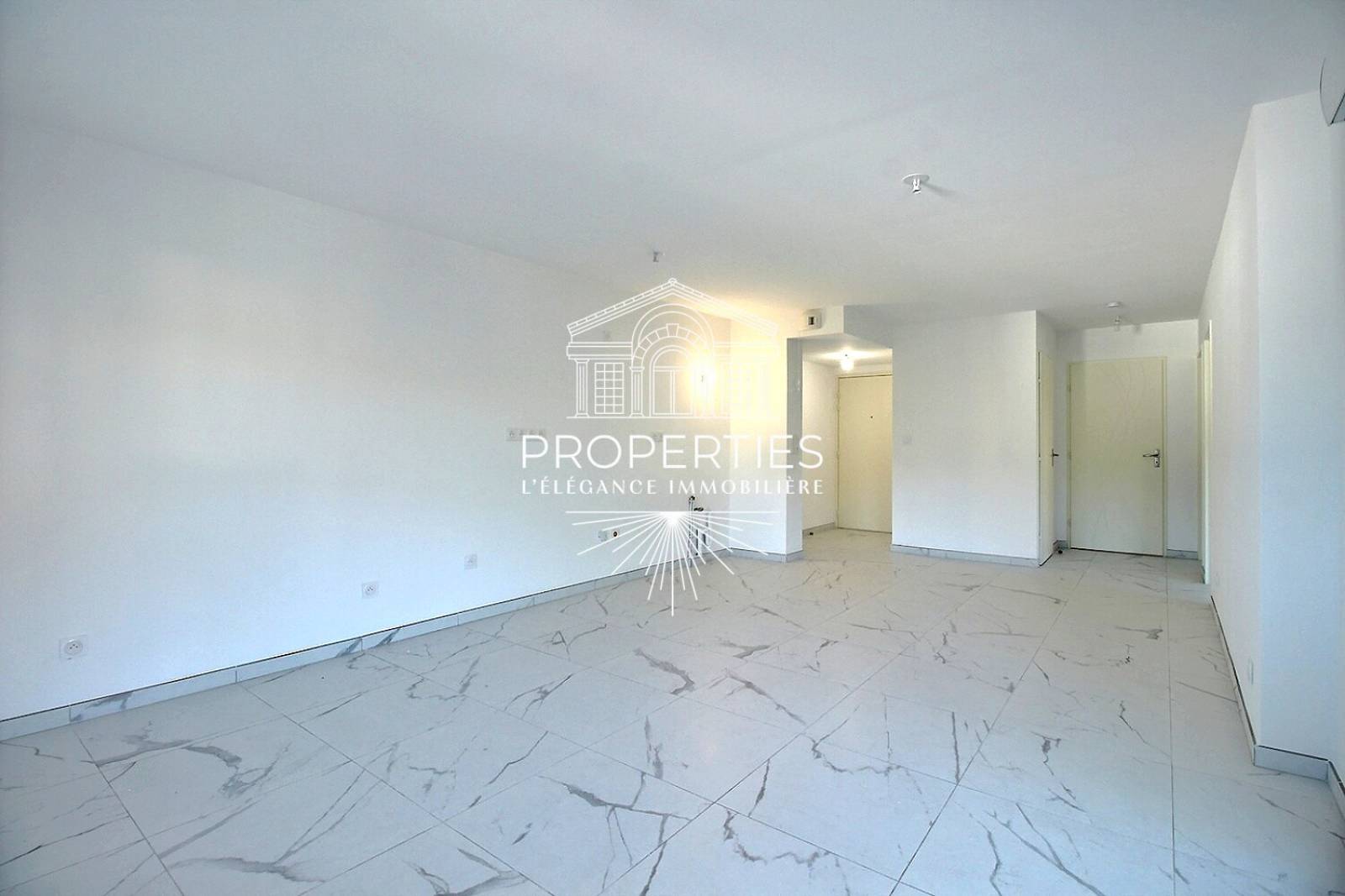 À CÉDER à Bormes-les-Mimosas, appartement neuf avec terrasse, climatisation et parking en sous-sol