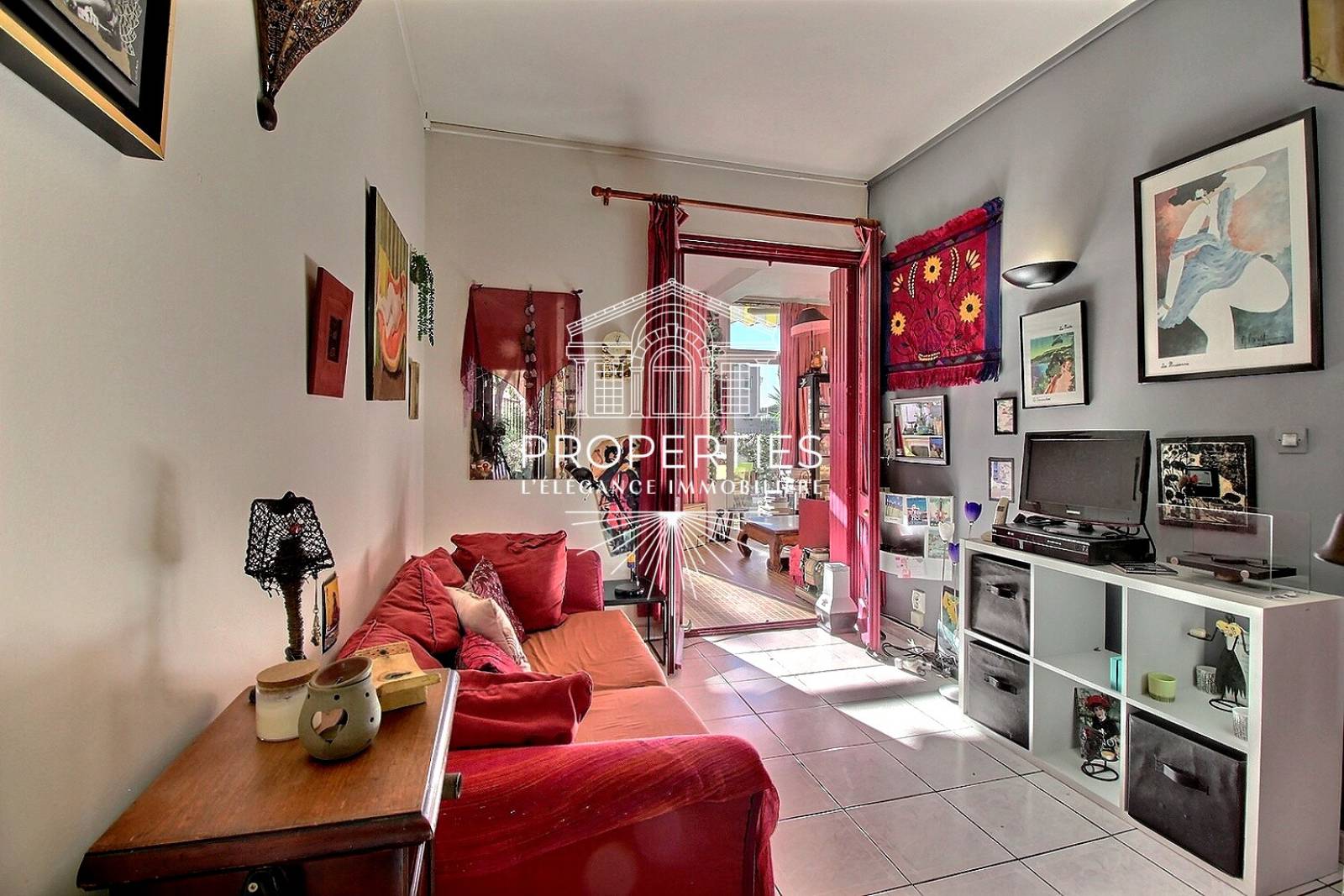 EN VENTE – T2 avec deux terrasses, exposition idéale et piscine exceptionnelle au Lavandou