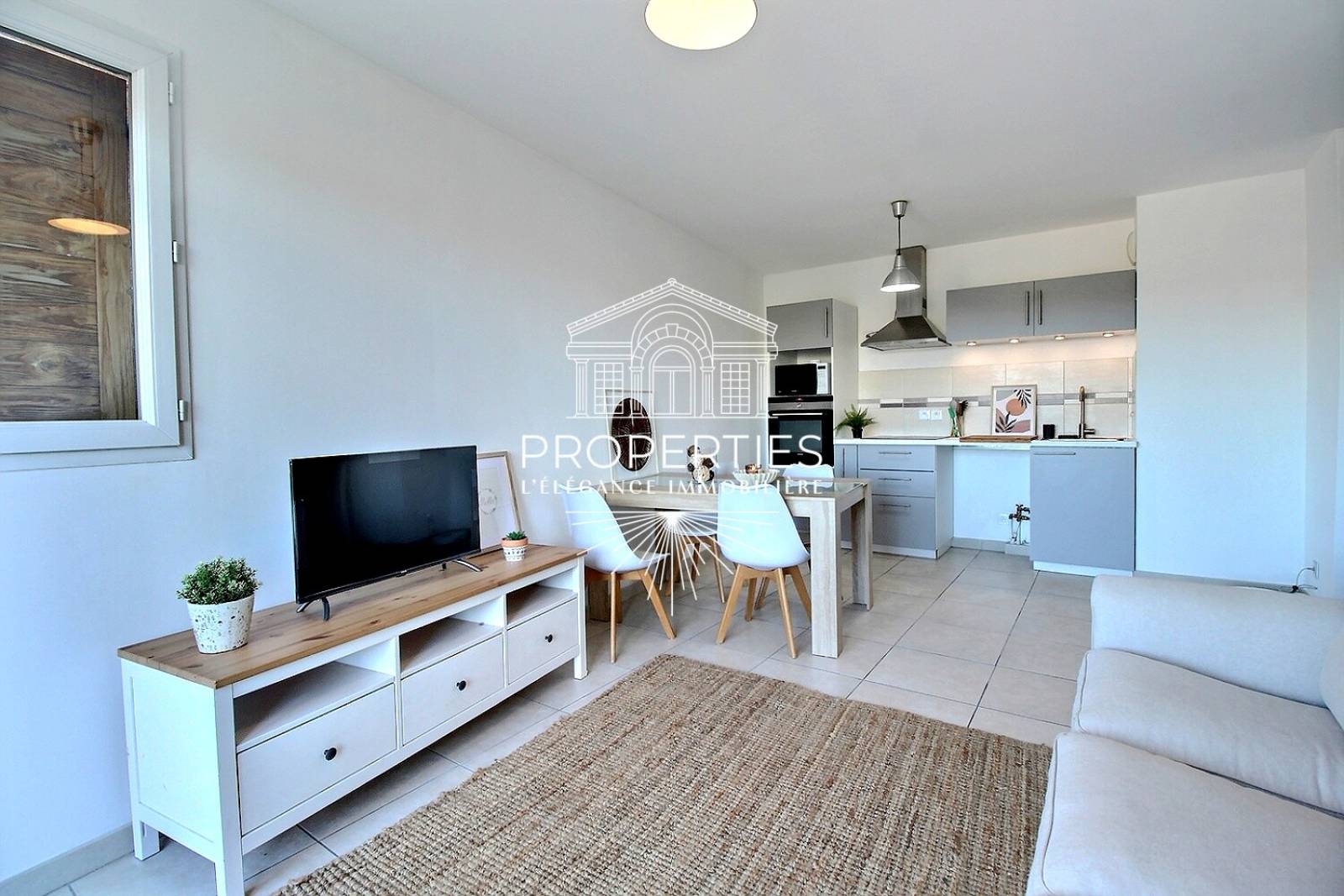 Logement rare au Lavandou, T3 lumineux au troisième étage avec ascenseur