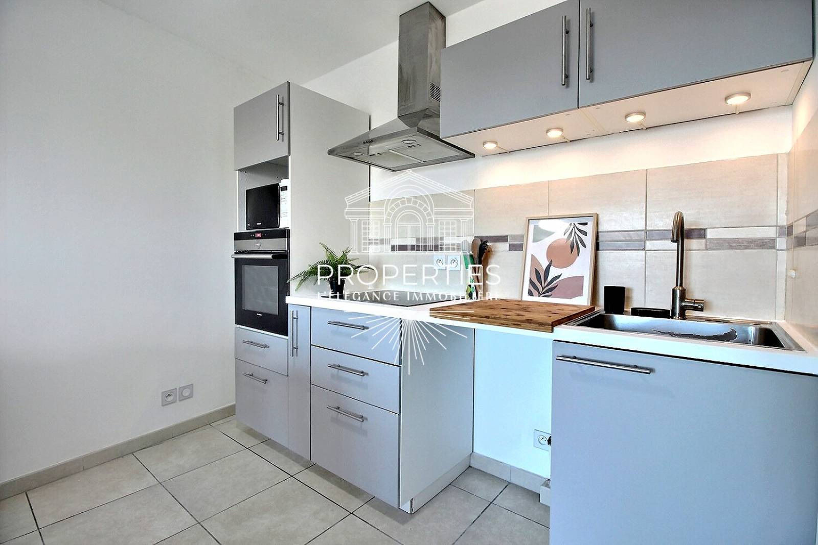 À découvrir au Lavandou, T3 récent de 2014 avec parking privatif et exposition Ouest