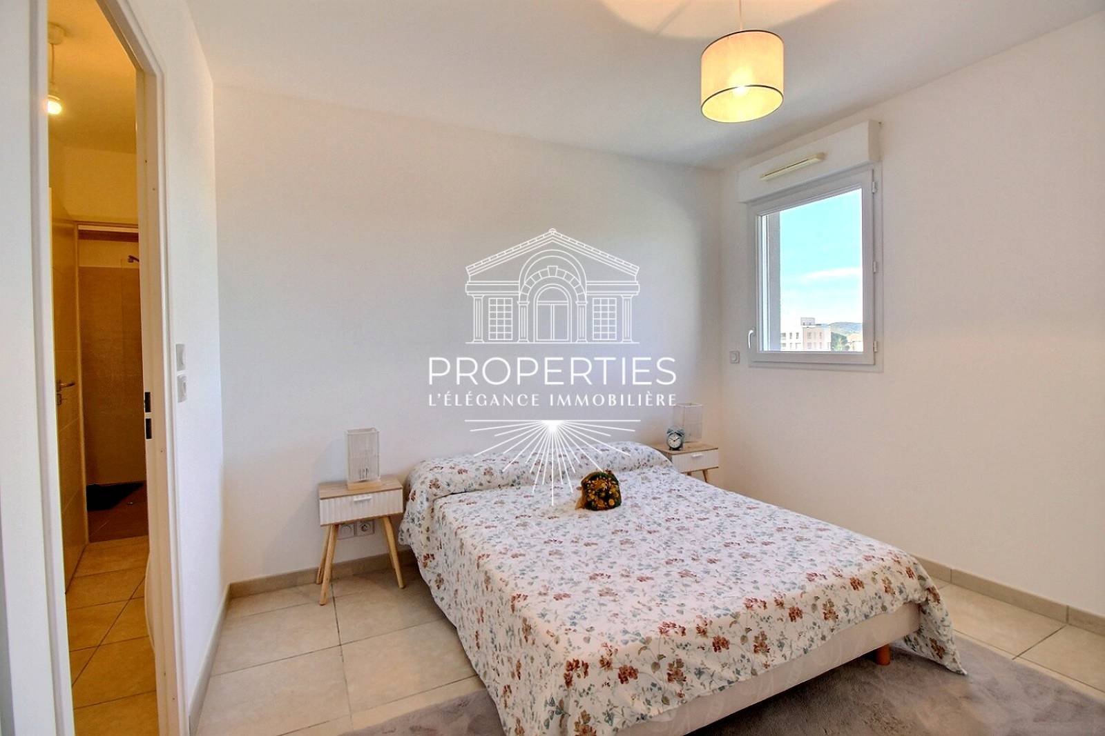 Bien immobilier proposé au Lavandou, T3 fonctionnel avec terrasse et cuisine équipée