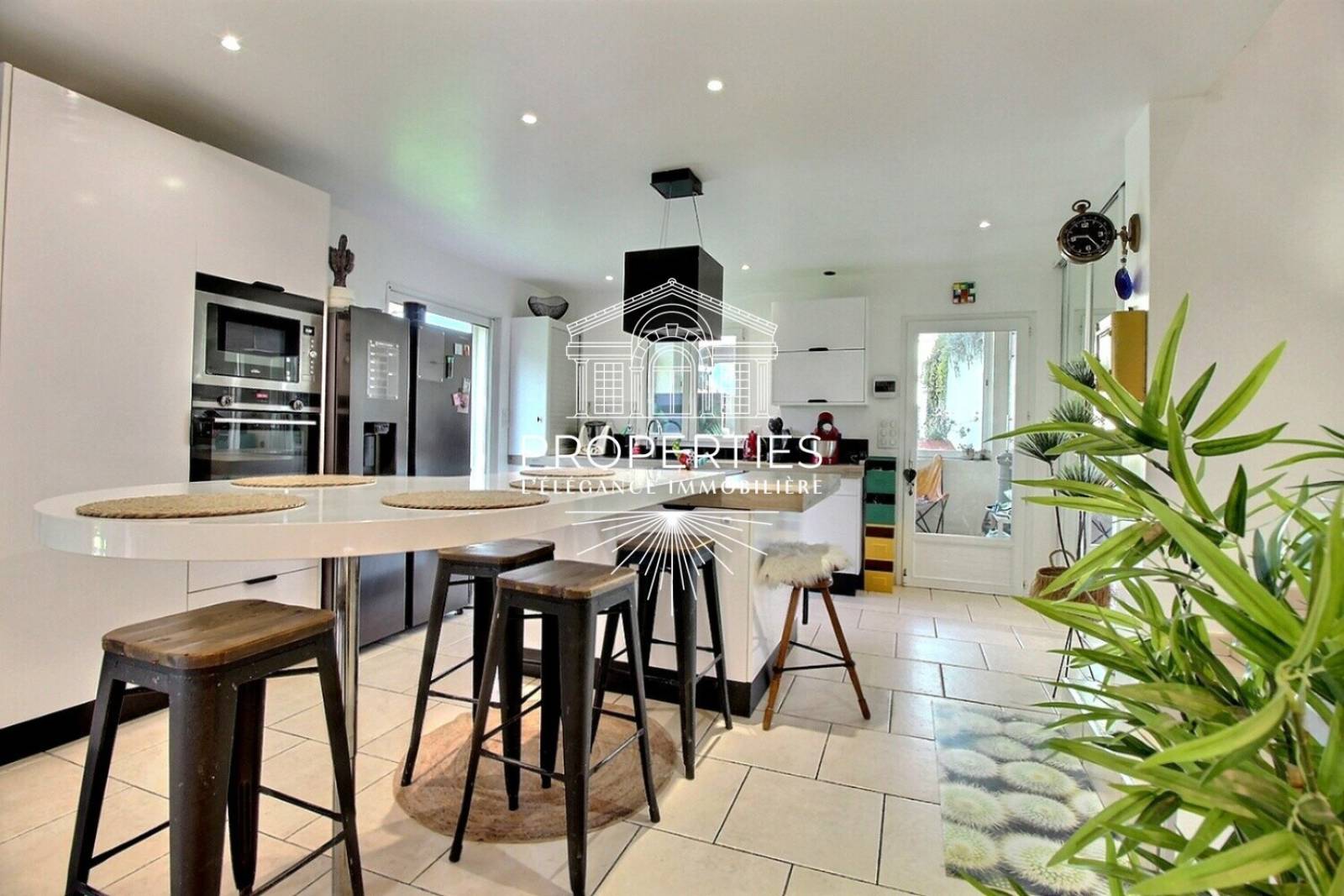 À CÉDER – Bormes-les-Mimosas – Maison plein Sud sur terrain 1 270 m²