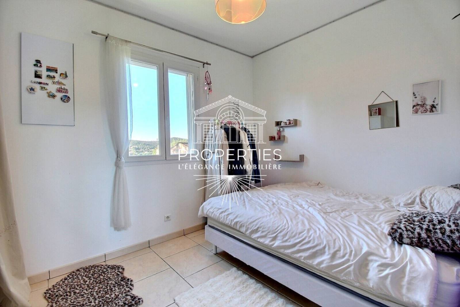 OPPORTUNITÉ – Bormes-les-Mimosas – Maison 2010 avec piscine et grand terrain