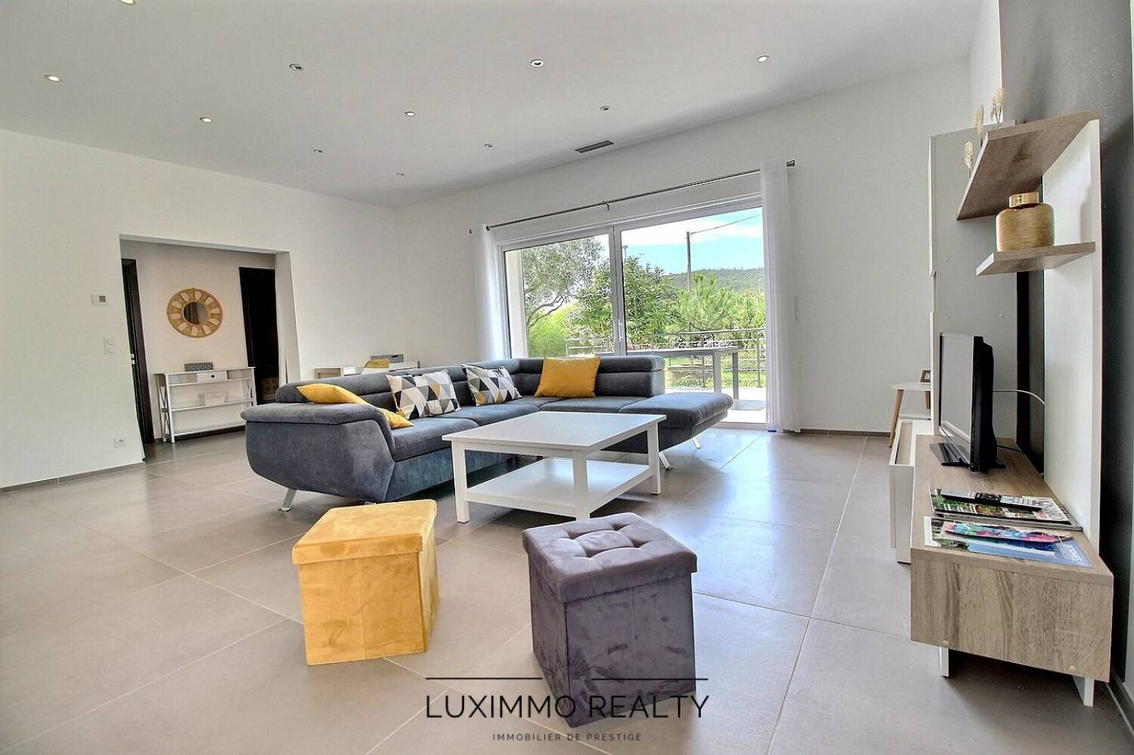 Belle maison à Hyères avec piscine et terrain