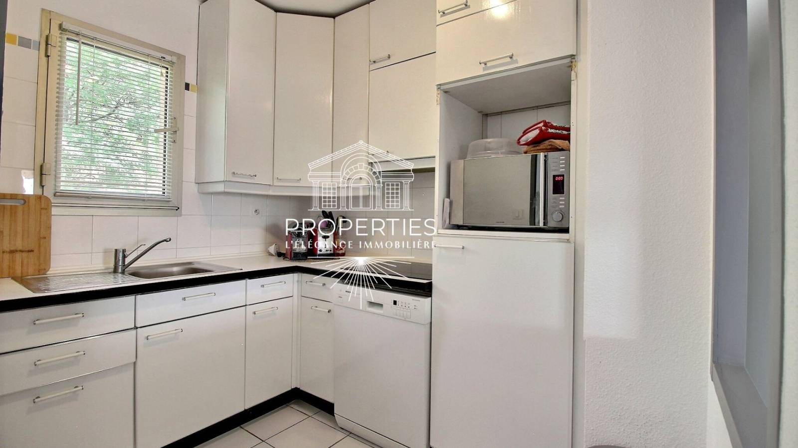 À découvrir au Lavandou appartement T3 avec vue mer, grande terrasse exposée sud, garage inclus