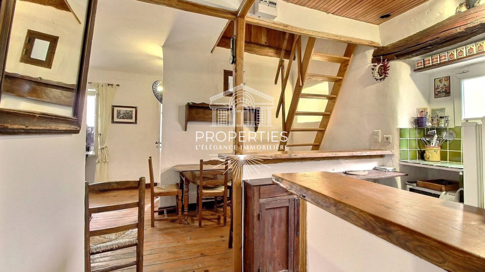 À vendre au Le Lavandou T2 avec balcon au dernier étage dans petite copropriété sans ascenseur