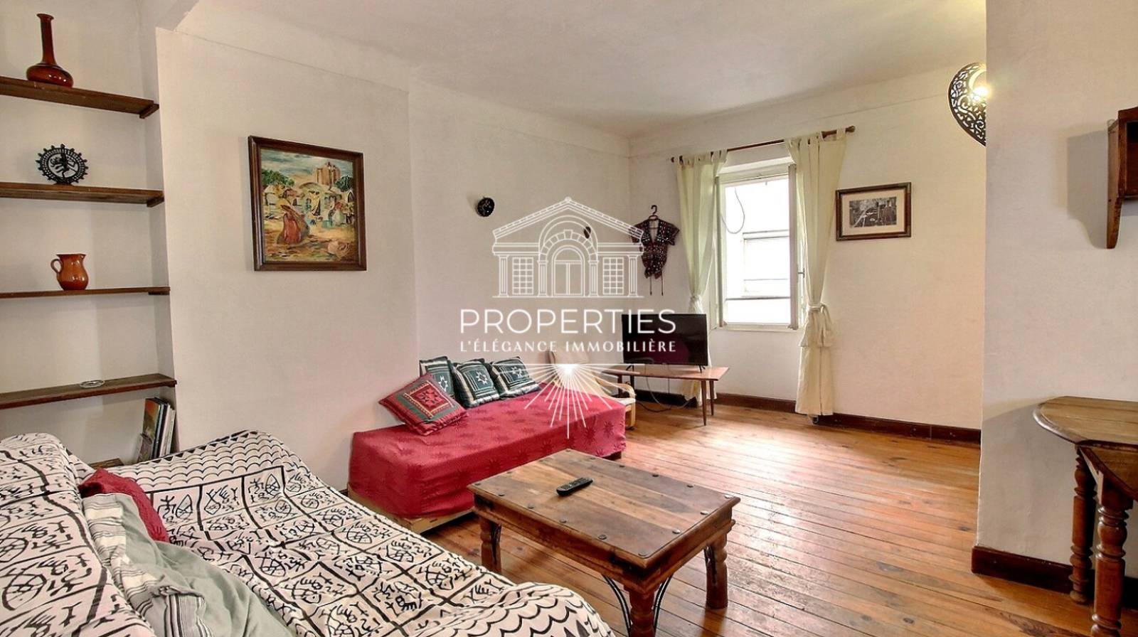 À vendre au Le Lavandou appartement avec séjour spacieux cuisine ouverte et emplacement central recherché