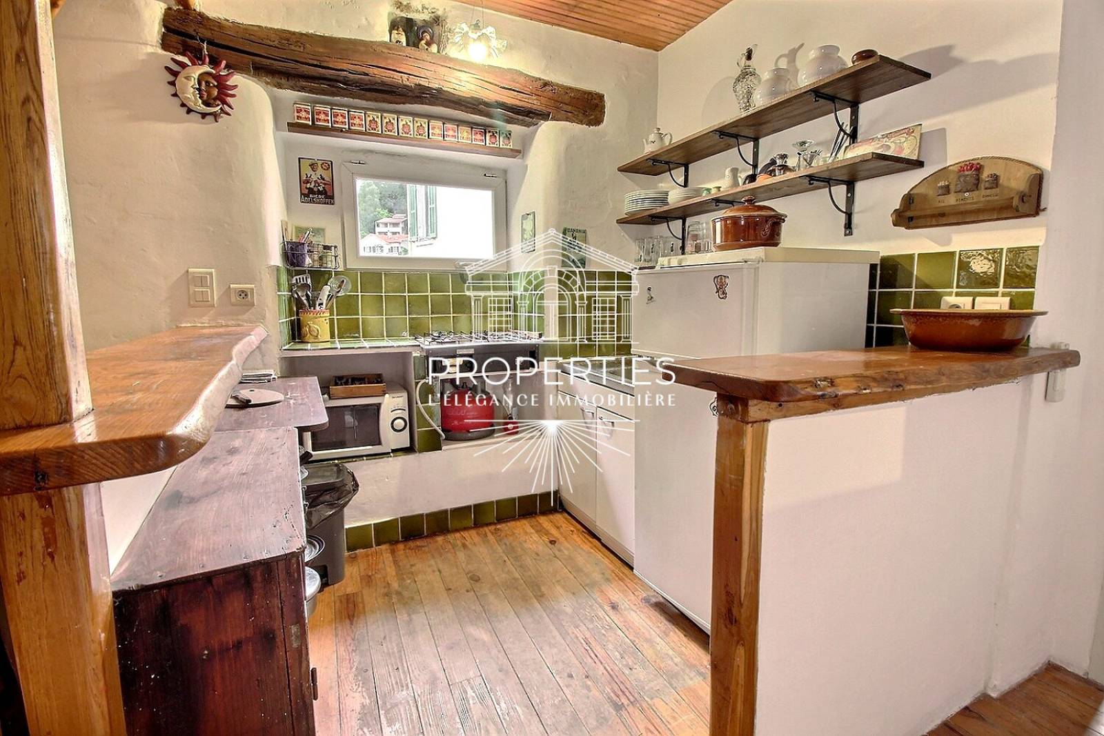 À vendre au Le Lavandou appartement au cœur du centre avec chambre balcon et nombreux rangements
