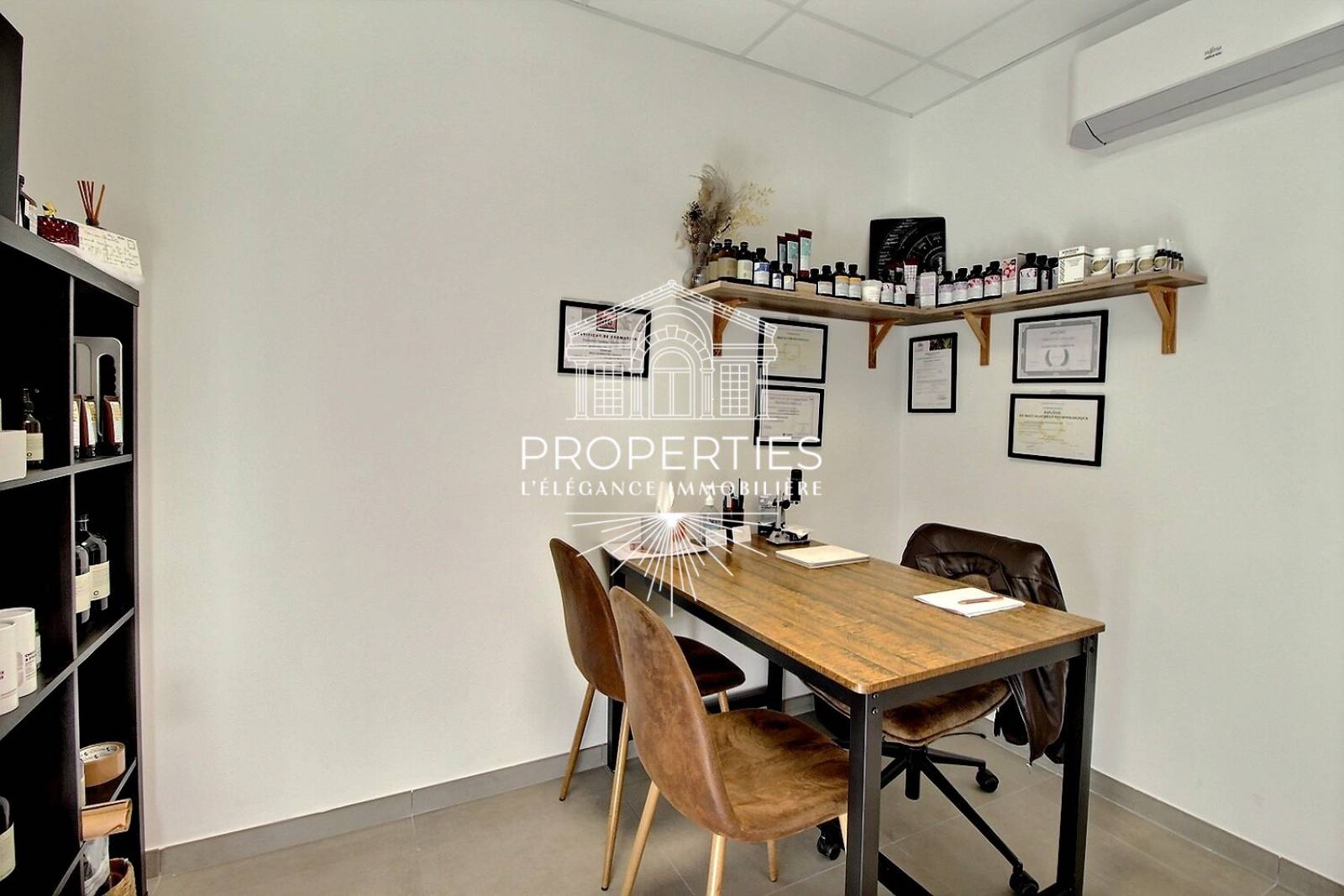 À VENDRE à Ollioules : institut de soins capillaires exploité 4 jours/semaine, développement possible.