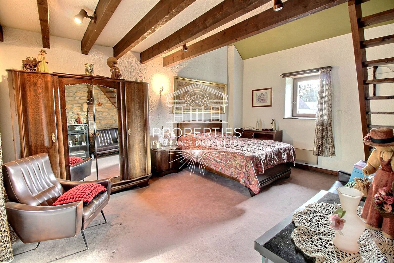 À vendre maison familiale 6 pièces 142 m² terrain clos centre-ville Charolles proche écoles