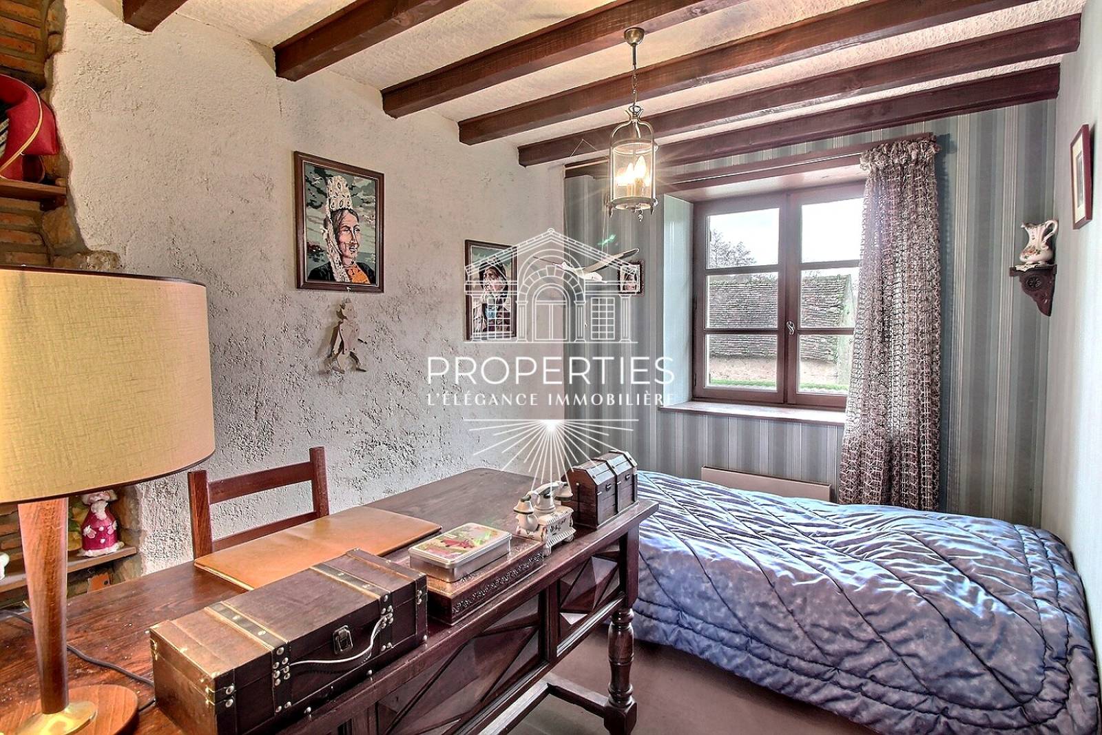 À vendre maison familiale 6 pièces 142 m² terrain clos centre-ville Charolles proche écoles