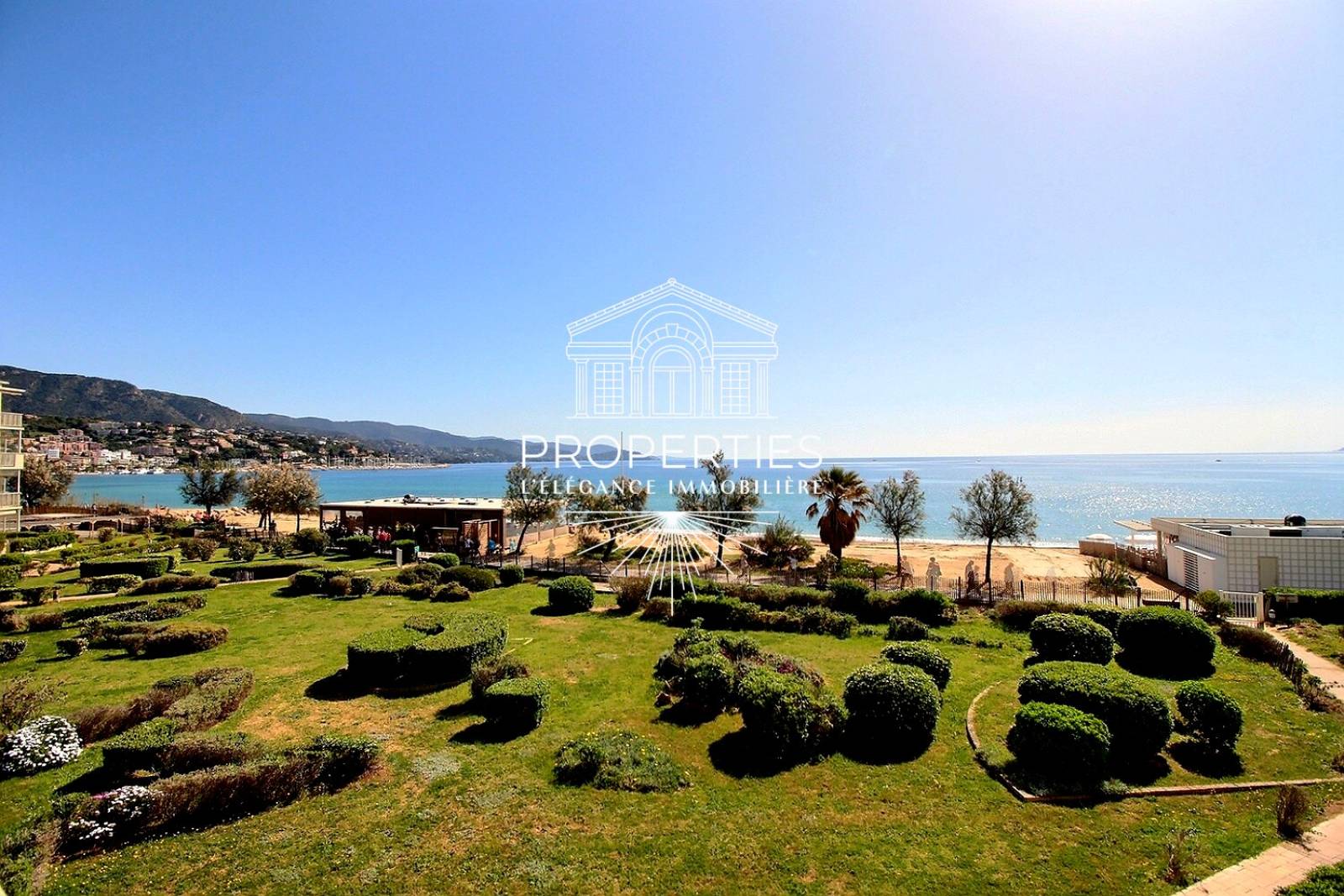 À vendre T3 vue mer avec accès plage Le Lavandou