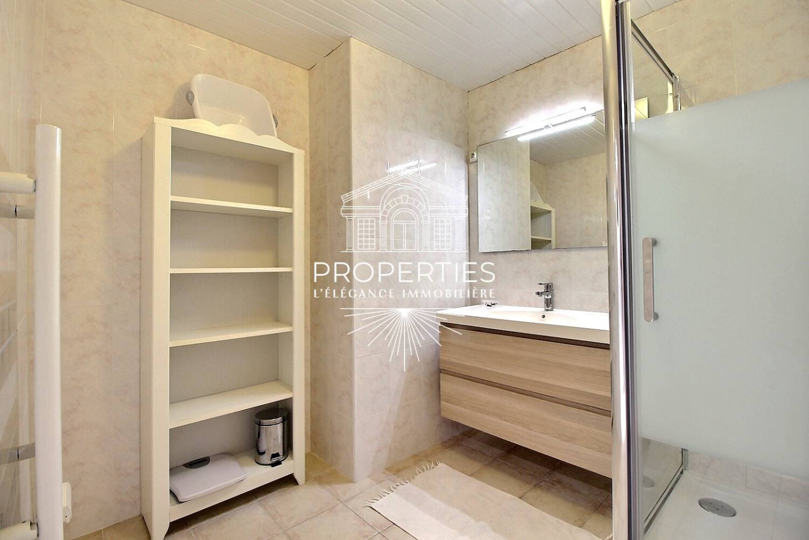 À vendre propriété avec piscine et terrasse Le Lavandou