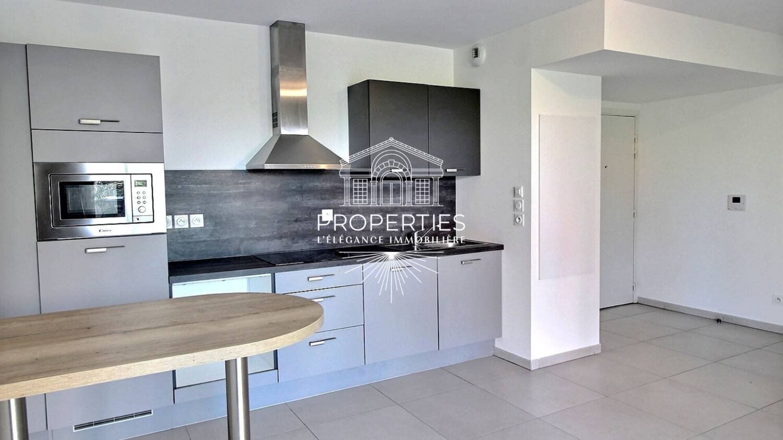 À vendre à Bormes-les-Mimosas, opportunité rare pour ce T2 en résidence fermée avec piscine et grand extérieur