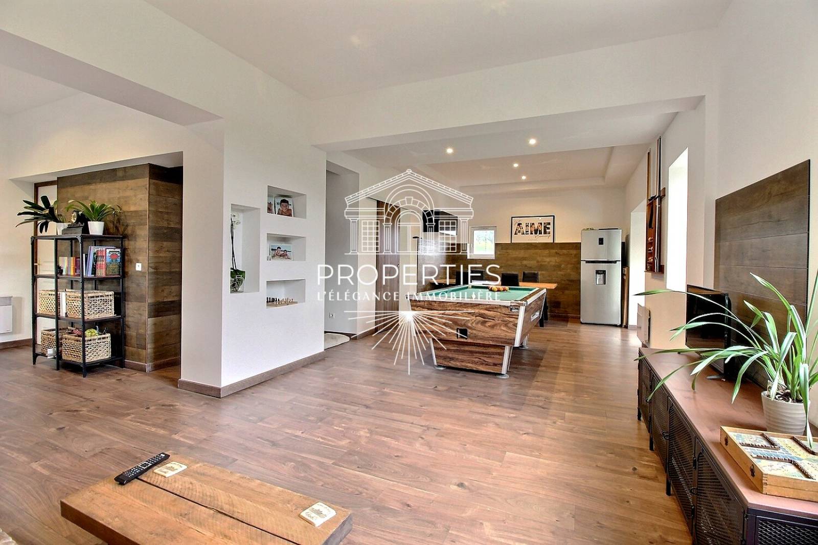 À vendre à Bormes-les-Mimosas, maison de caractère rénovée avec double habitation et beaux volumes lumineux