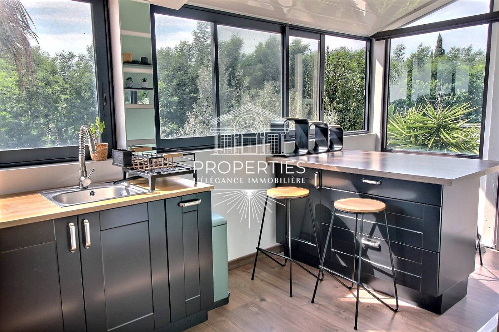 À vendre belle maison divisée en deux logements idéale famille ou investissement à Bormes-les-Mimosas