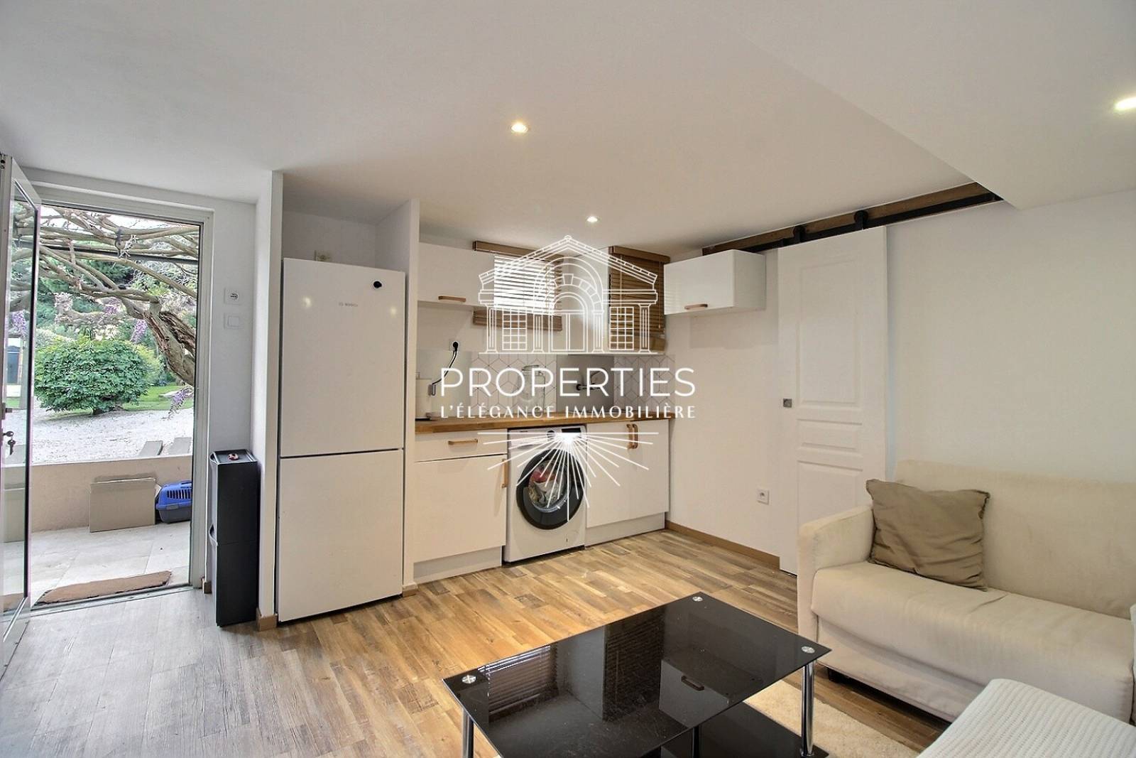 À vendre à Bormes-les-Mimosas, maison familiale avec deux logements et fort potentiel locatif