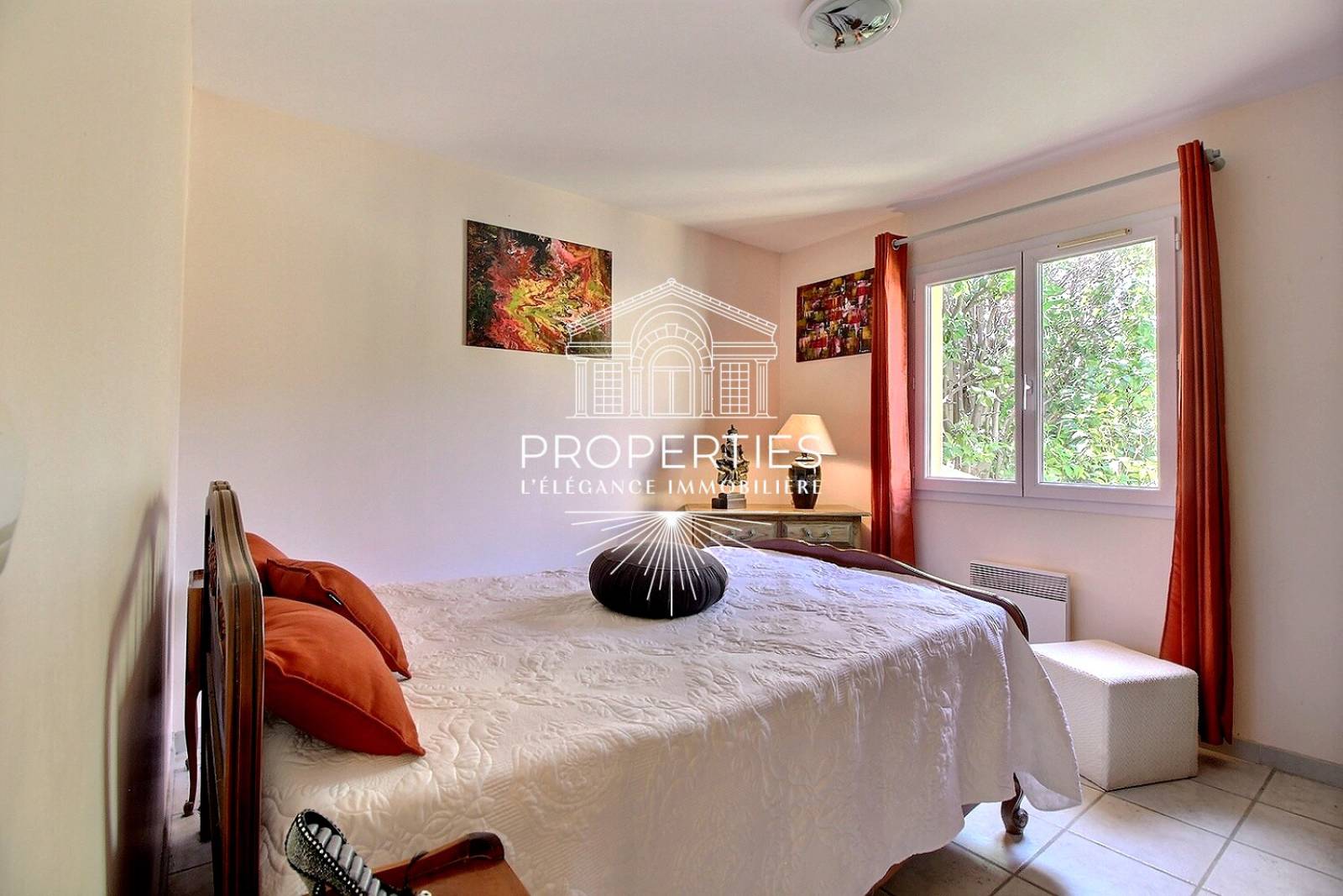 À vendre maison au Lavandou proche plage avec 3 chambres, terrasses, poolhouse et vue dégagée exceptionnelle