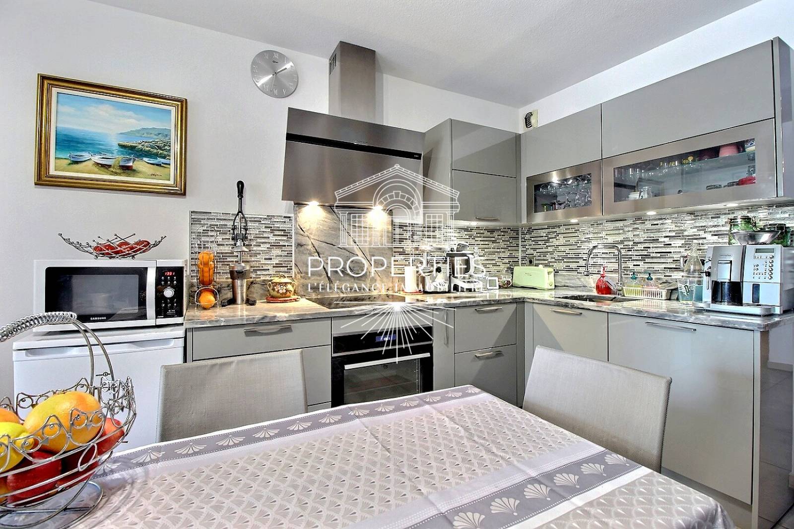 À vendre T2 au Lavandou sans vis-à-vis dans résidence fermée avec parking et environnement calme