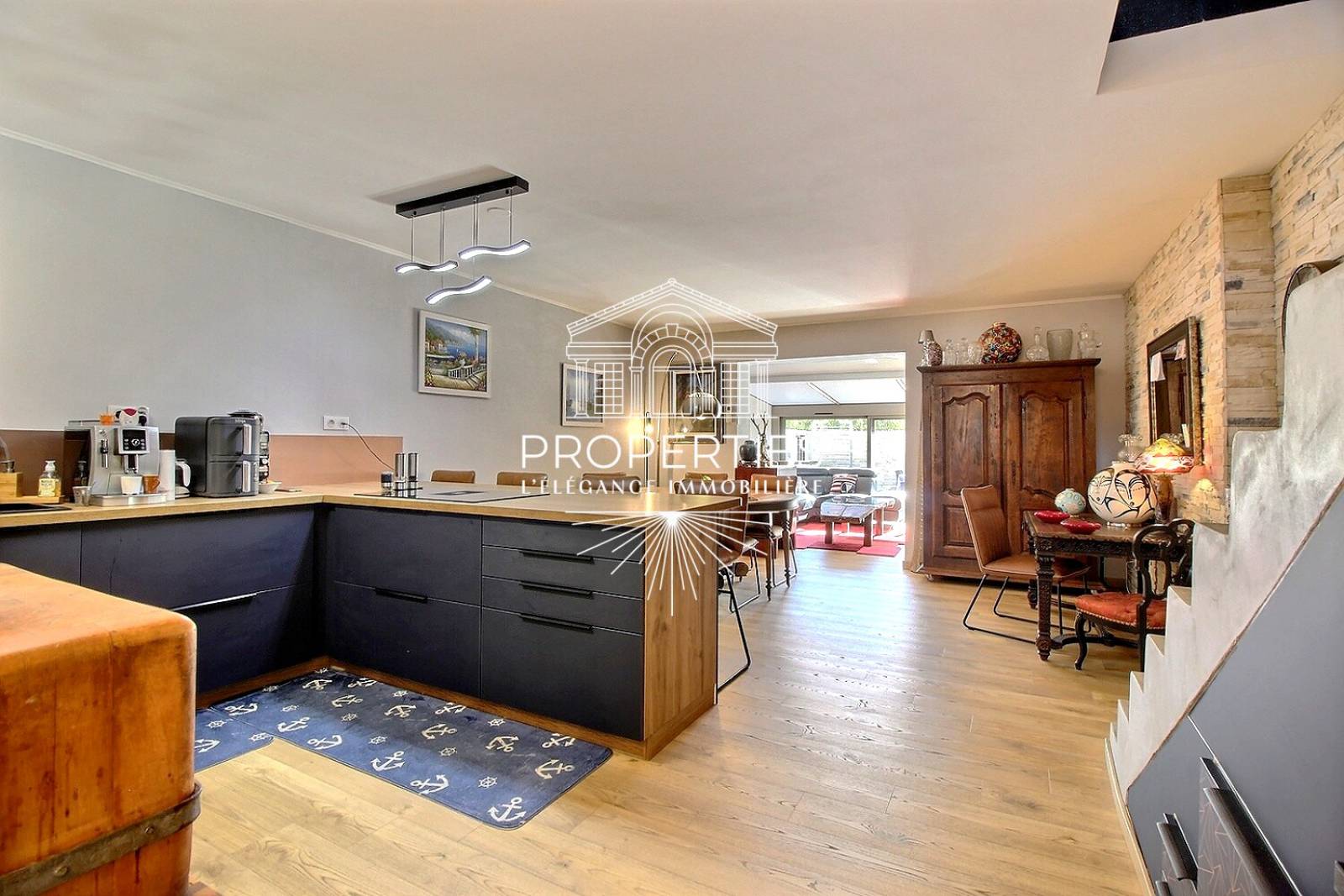 À vendre au Le Lavandou maison rénovée de 86 m² avec véranda garage et environnement calme recherché