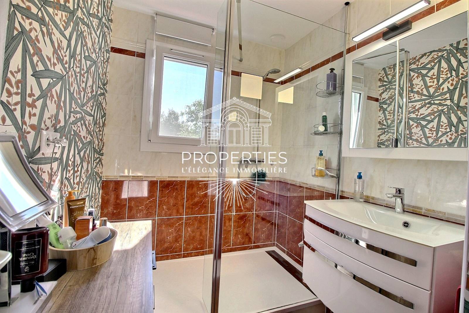 À vendre au Le Lavandou maison de 86 m² avec deux chambres et garage dans lotissement recherché