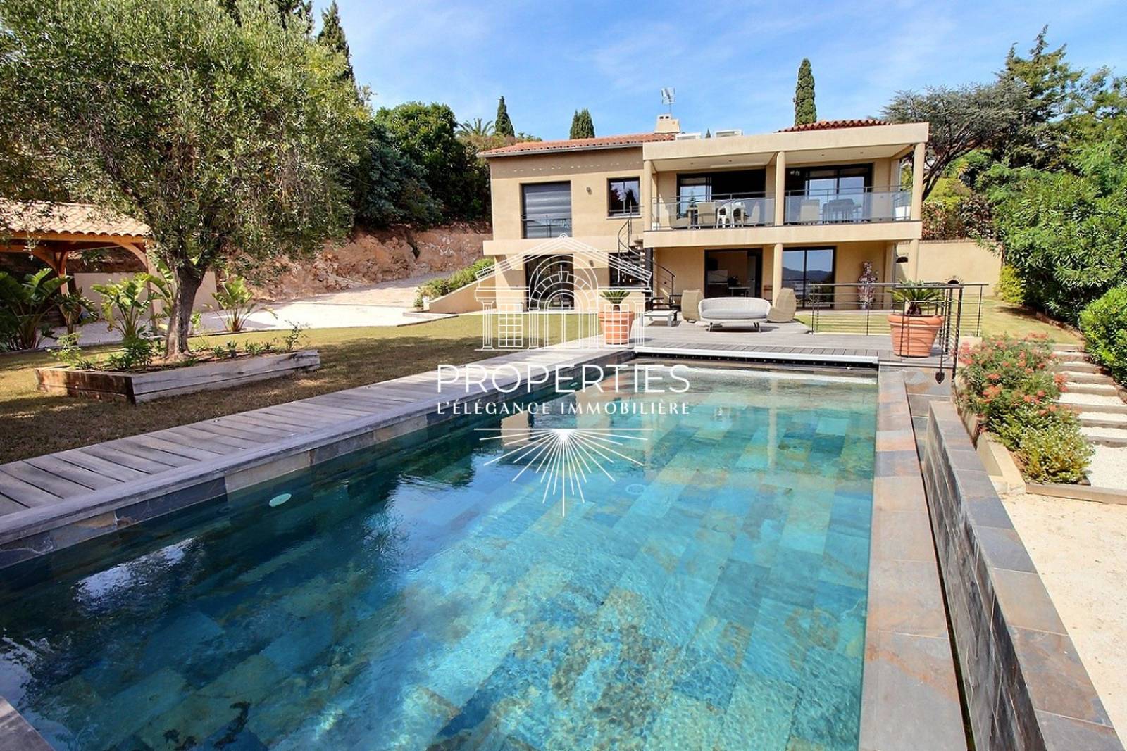 À vendre au Le Lavandou villa d’exception au Super Lavandou avec vue mer et environnement sans vis-à-vis