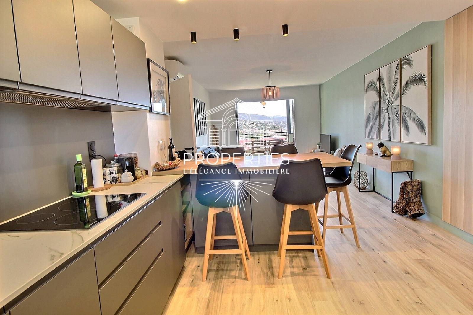 À vendre appartement T3 avec cave parking et piscine proche des plages du Lavandou