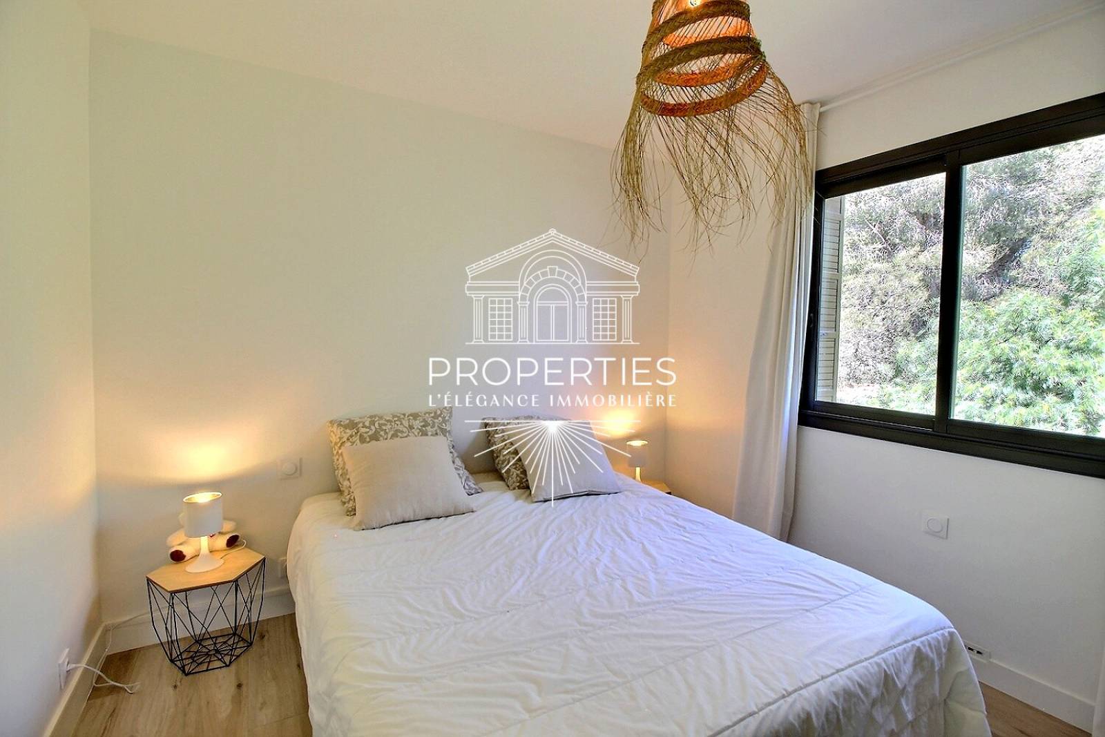 À vendre appartement T3 au dernier étage avec terrasse de 11 m² au Lavandou
