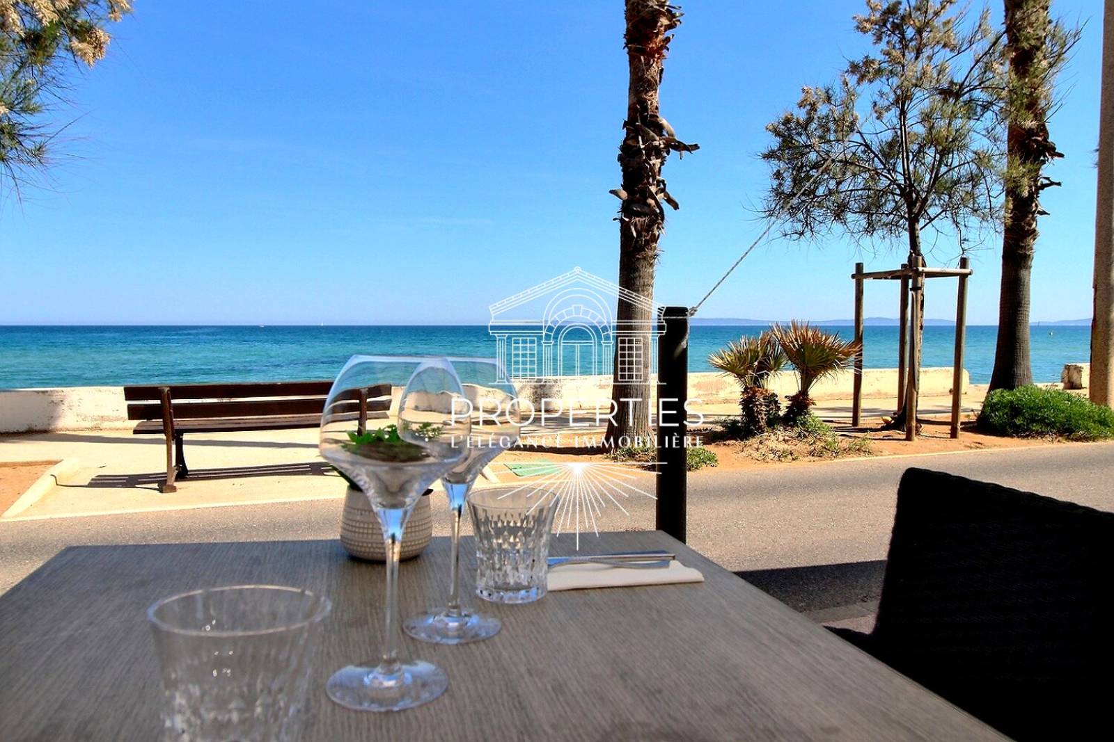 À vendre au Le Lavandou restaurant clé en main avec vue mer terrasse et forte fréquentation touristique
