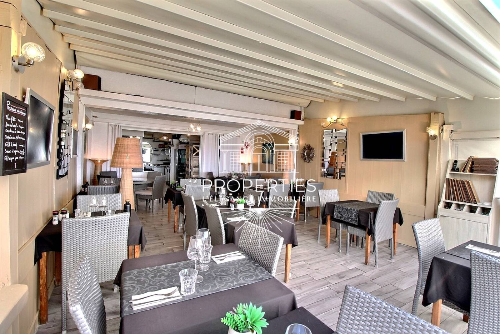À vendre au Le Lavandou fonds de commerce restaurant avec terrasse bien exposée et clientèle fidèle
