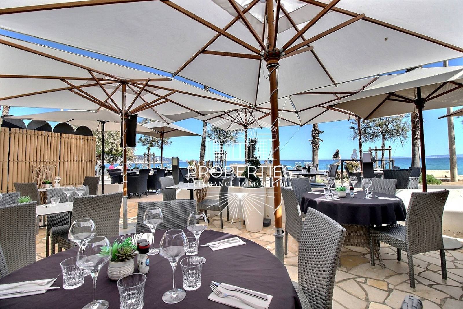 À vendre au Le Lavandou restaurant avec 70 couverts salle intérieure et terrasse en emplacement exceptionnel