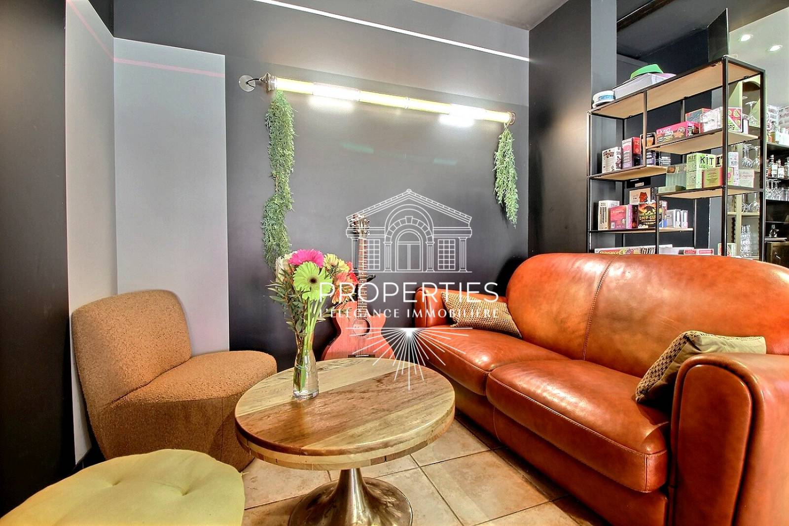 À vendre à Hyères fonds de commerce bar à vin avec terrasse et fort potentiel de développement en centre-ville