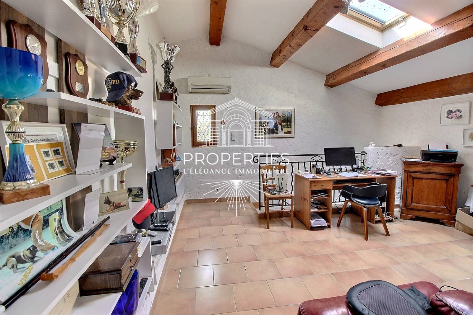 • À vendre maison en viager occupé sans rente dans un secteur prisé de Bormes-les-Mimosas