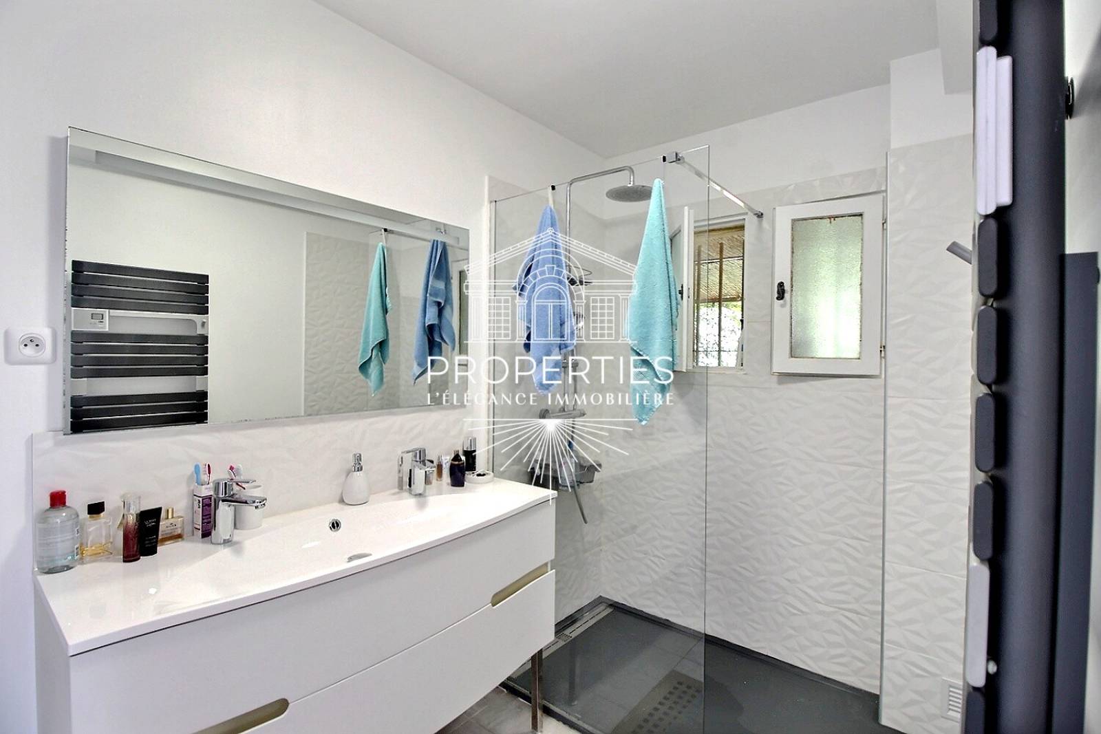 À vendre grande propriété sans vis-à-vis avec piscine au sel à Bormes-les-Mimosas