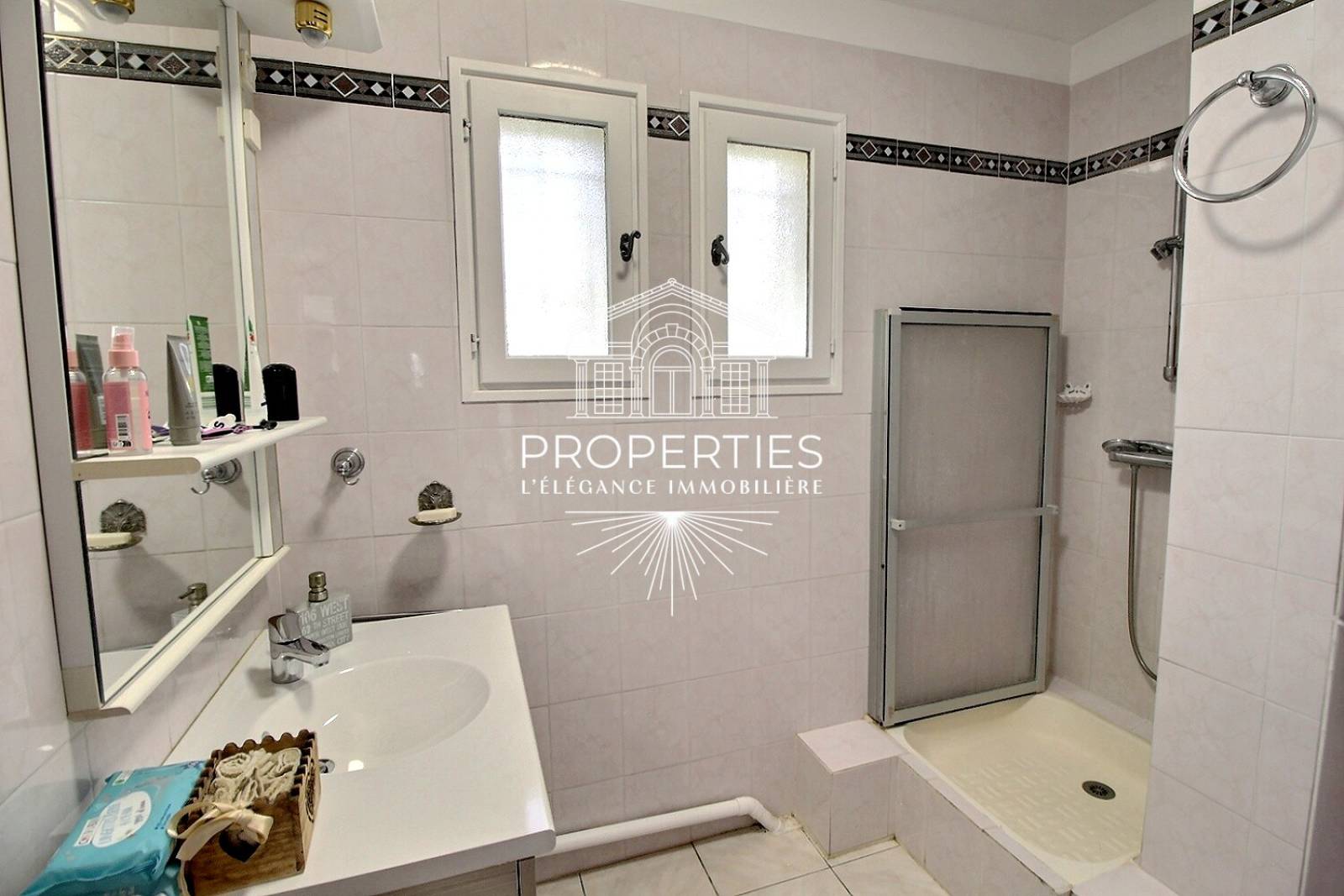 À vendre villa de prestige avec suites parentales et appartements indépendants à Bormes-les-Mimosas