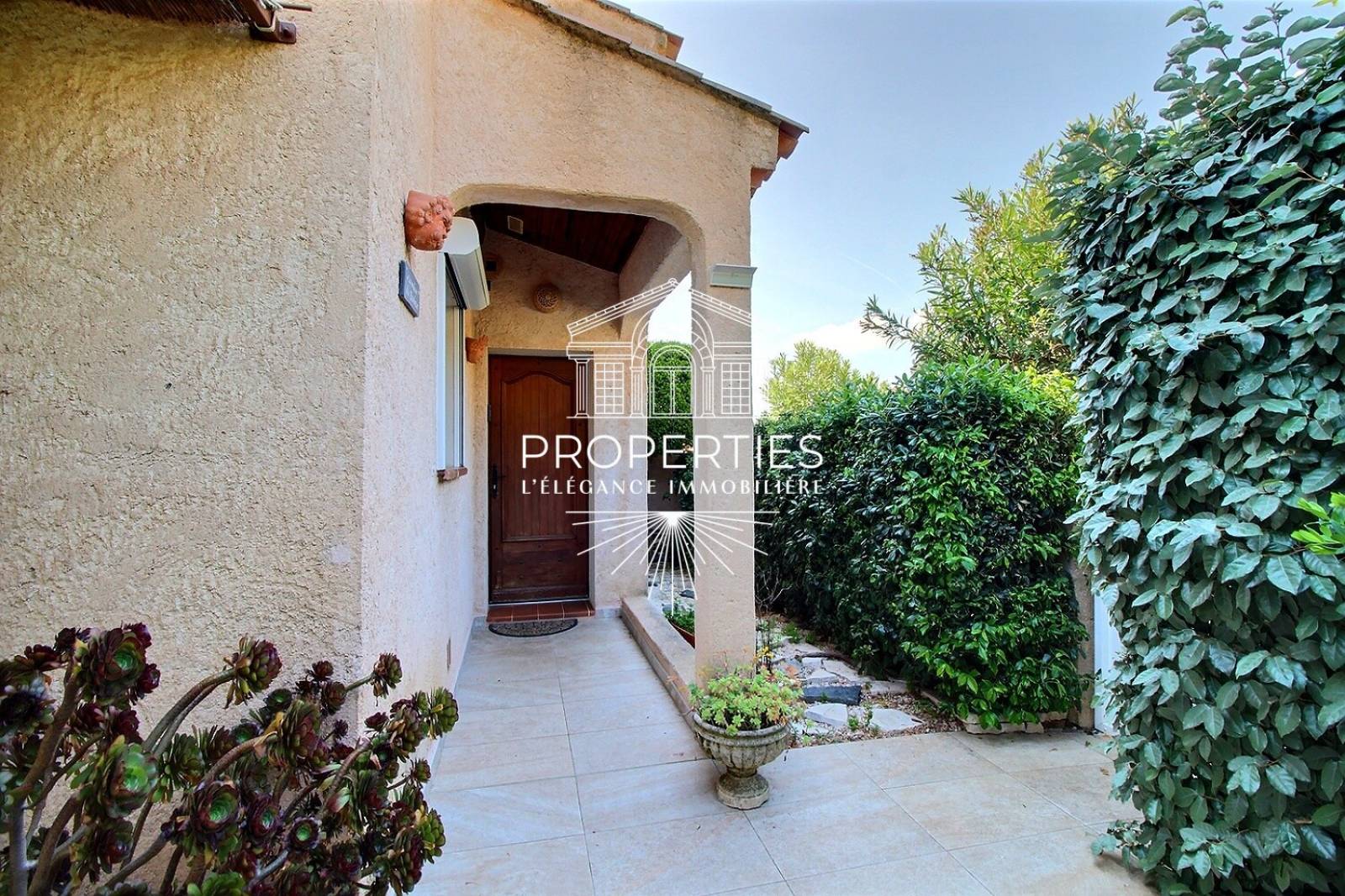À vendre propriété de charme avec piscine chauffée et dépendances à Bormes-les-Mimosas