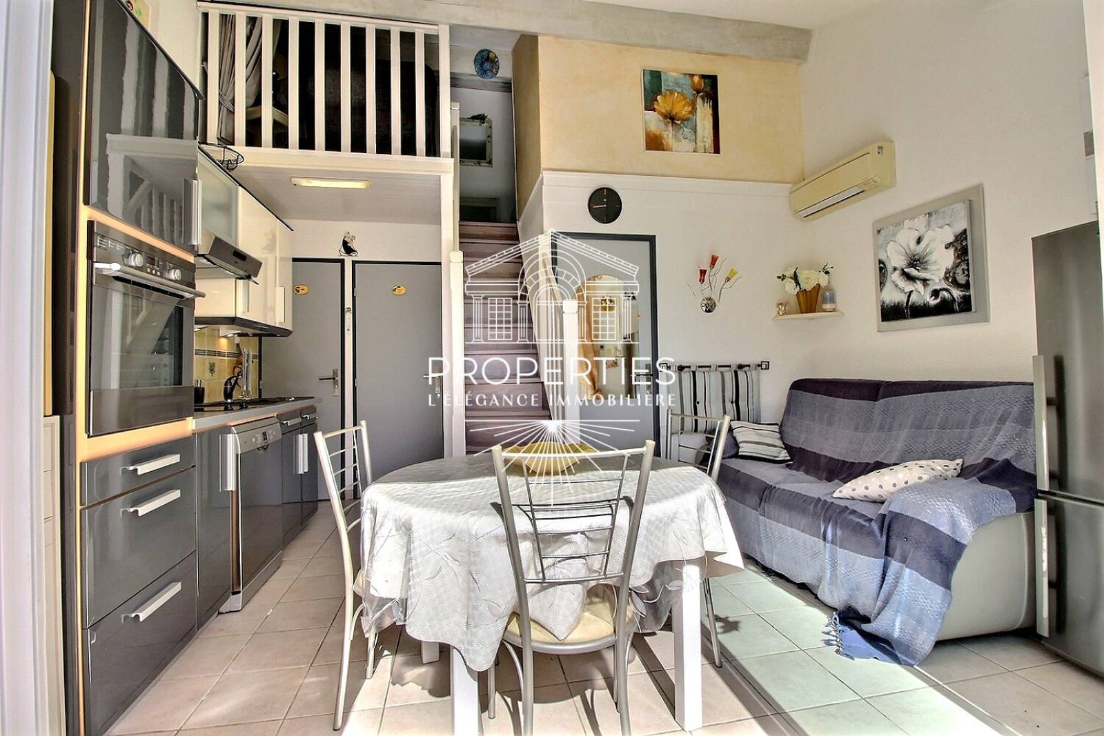 À vendre au Le Lavandou mazet avec terrasse sud-est garage et place de stationnement