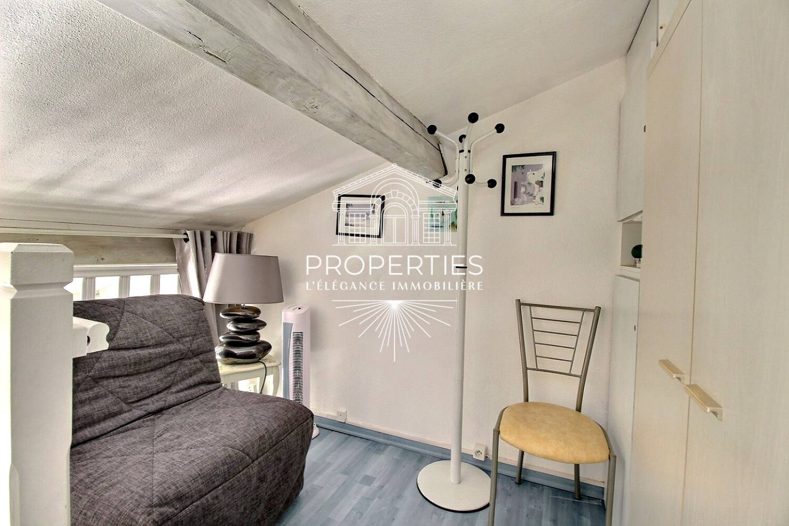 À vendre au Lavandou opportunité rare mazet avec chambre mezzanine climatisation terrasse et garage inclus