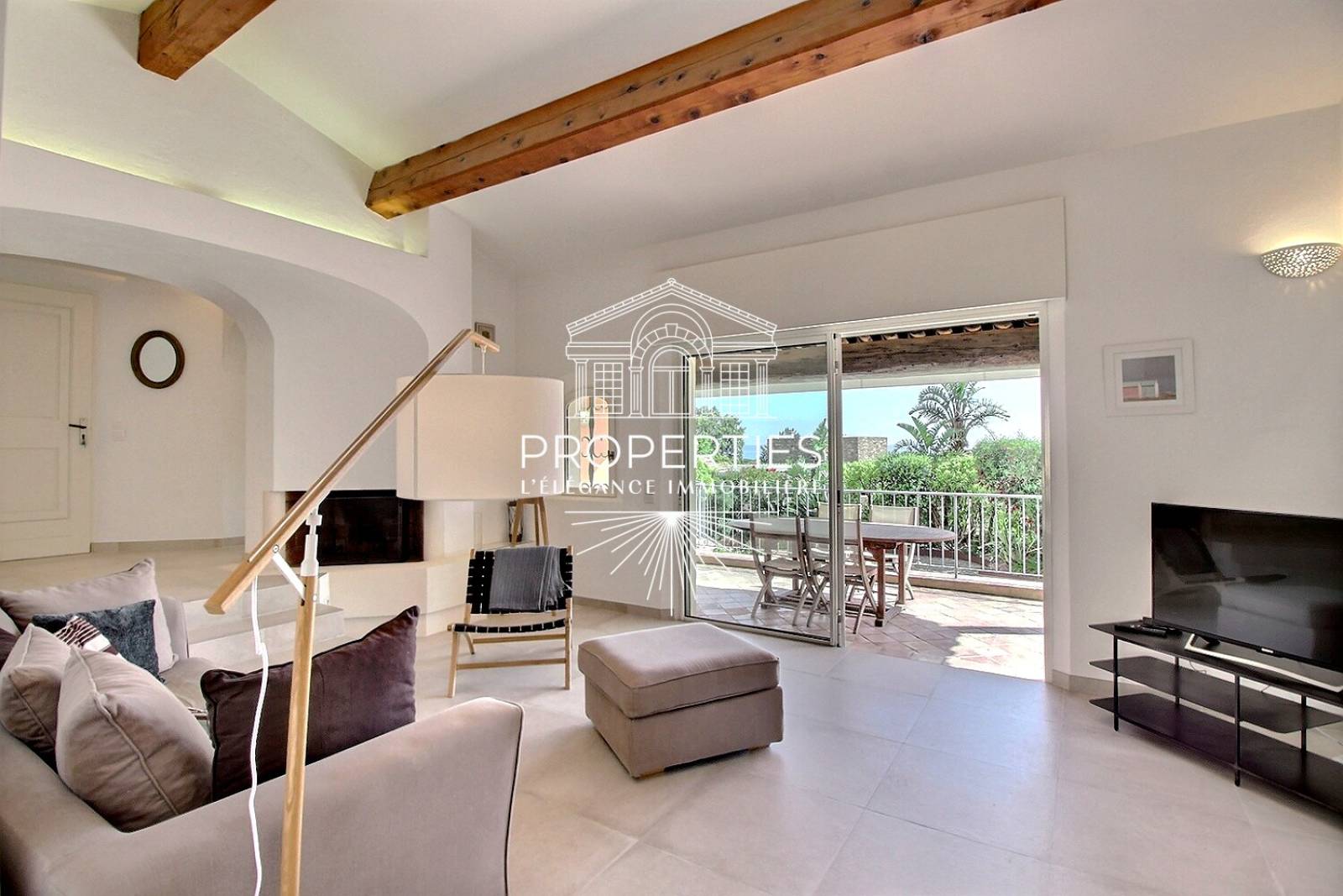 À vendre Le Lavandou magnifique villa familiale avec vue mer piscine et environnement calme