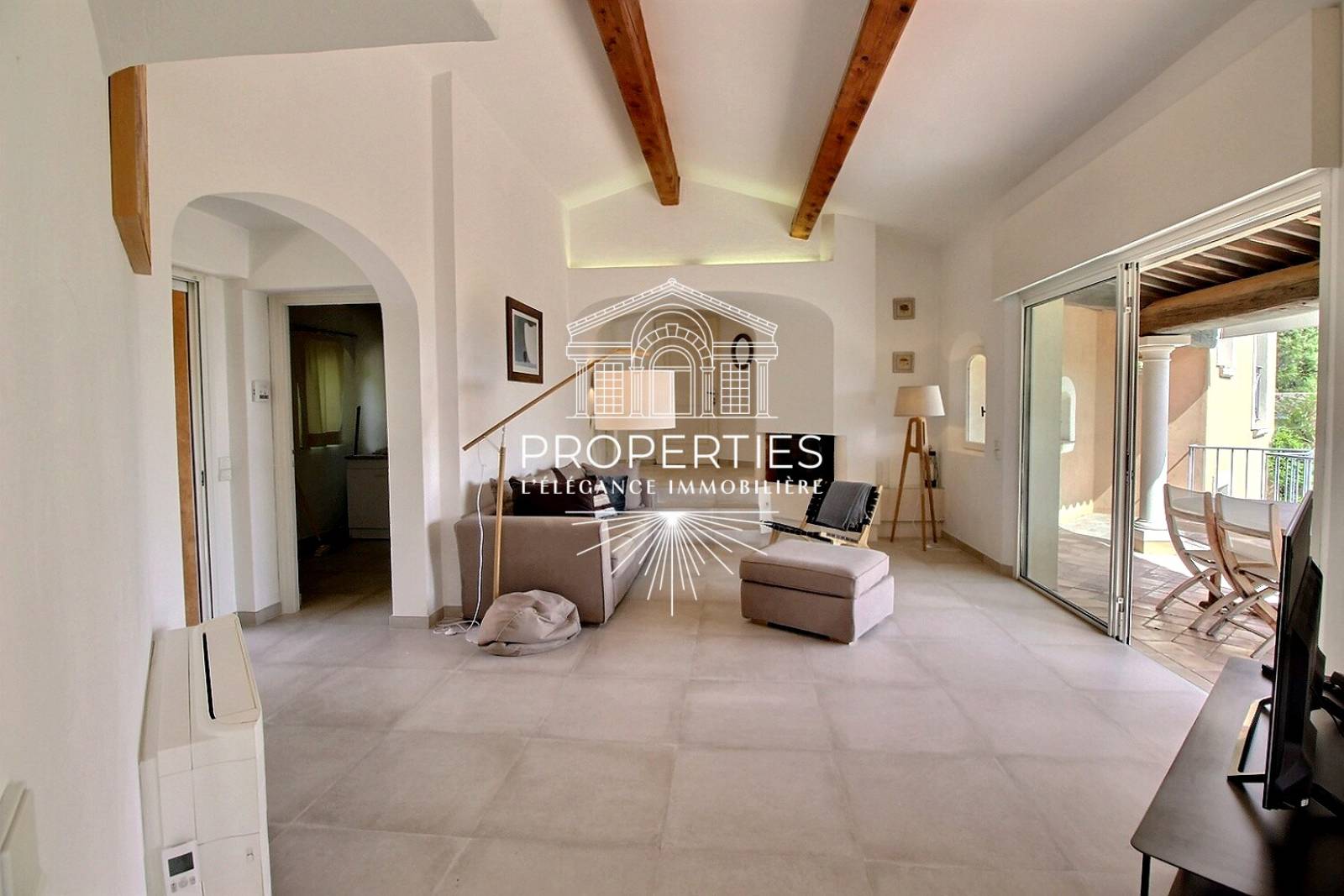 À vendre villa de 141 m² avec piscine et vue mer sur les hauteurs du Lavandou