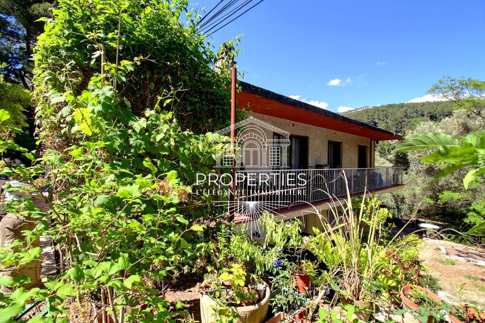 Haut de villa avec accès indépendant et garage à vendre en viager occupé à Toulon