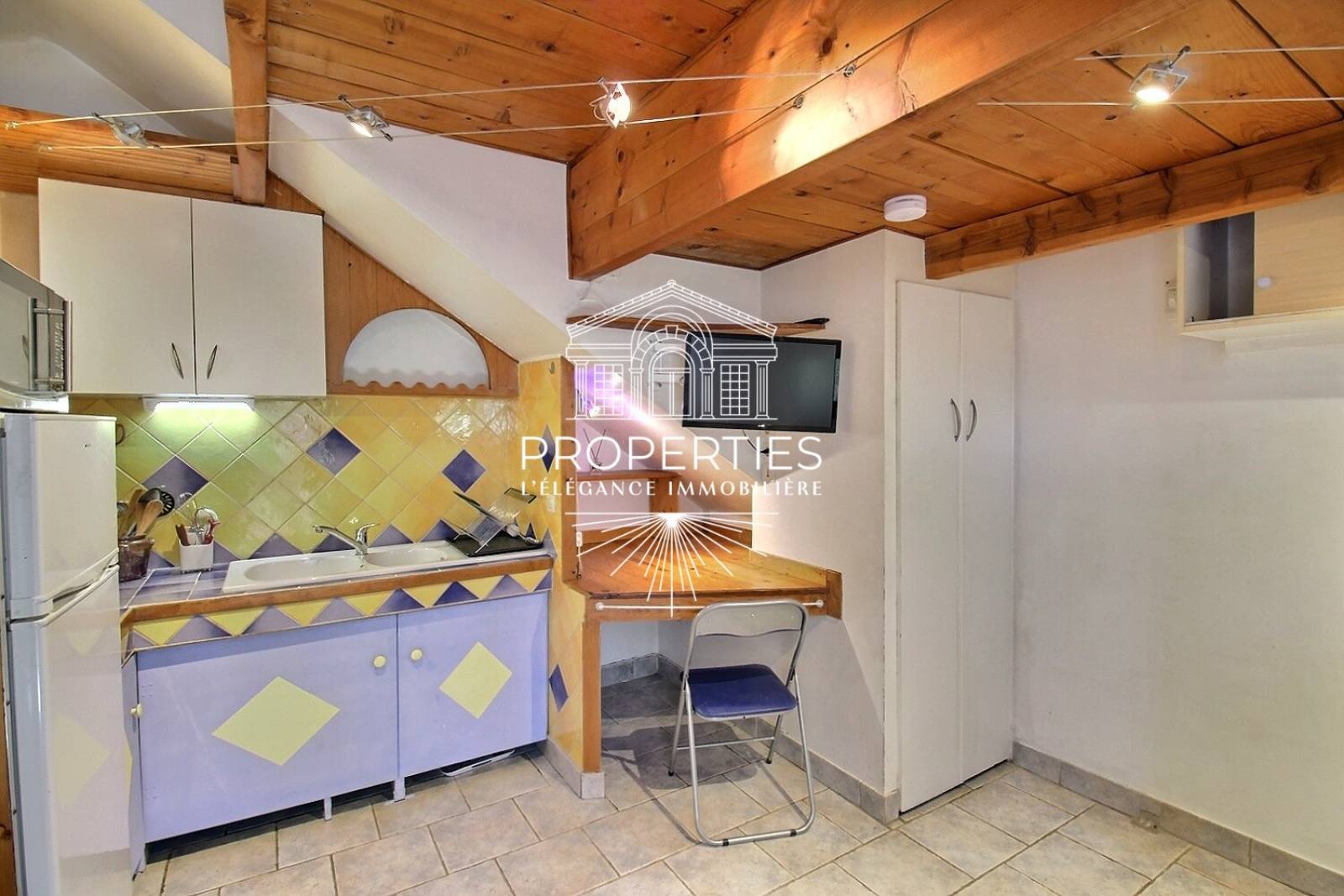 Location à La Crau studio fonctionnel avec extérieur privatif et stationnement facile