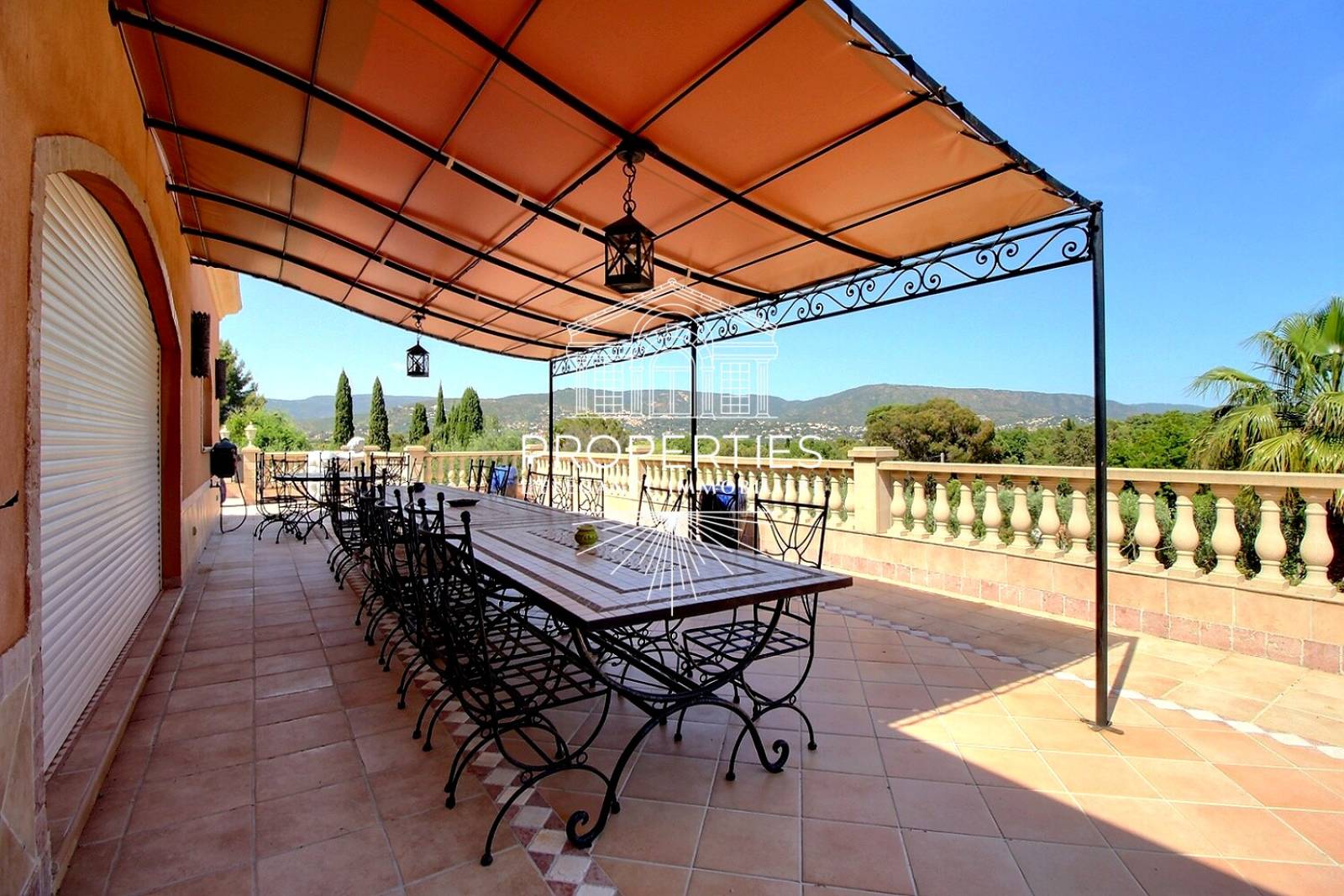 À vendre propriété de charme avec piscine chauffée et dépendances à Bormes-les-Mimosas