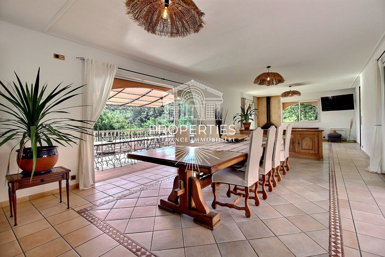 À vendre villa avec chambres d’hôtes possible sur 4 000 m² de terrain à Bormes-les-Mimosas