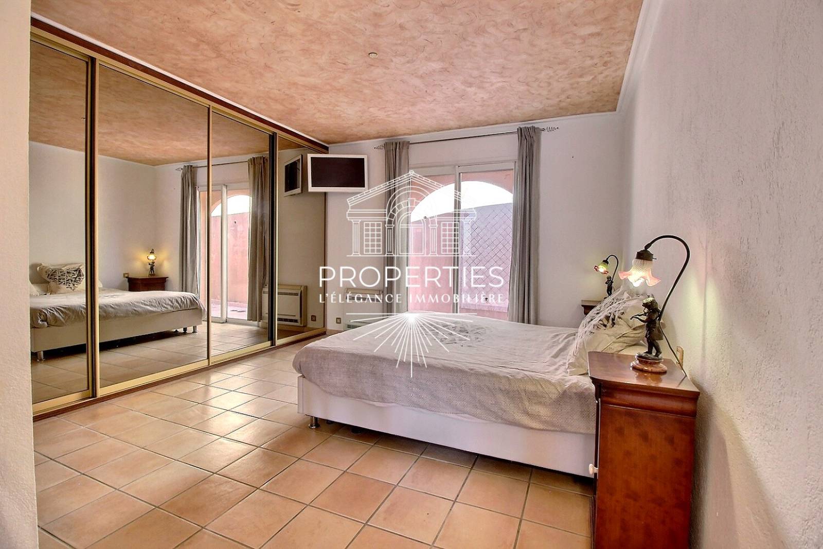 À vendre grande propriété sans vis-à-vis avec piscine au sel à Bormes-les-Mimosas