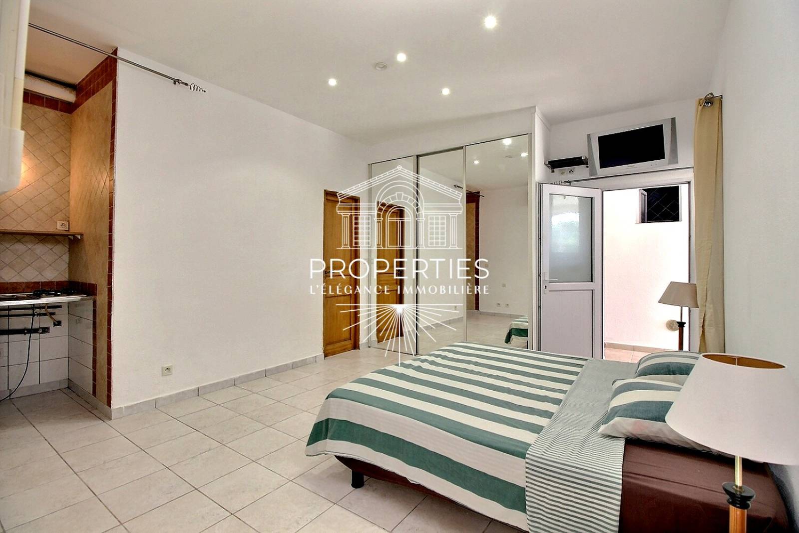 À vendre villa de prestige avec suites parentales et appartements indépendants à Bormes-les-Mimosas