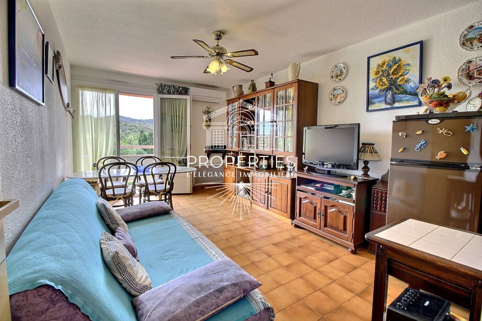 Charmant appartement T2 cabine avec terrasse sans vis-à-vis dans une résidence prisée de Bormes-les-Mimosas