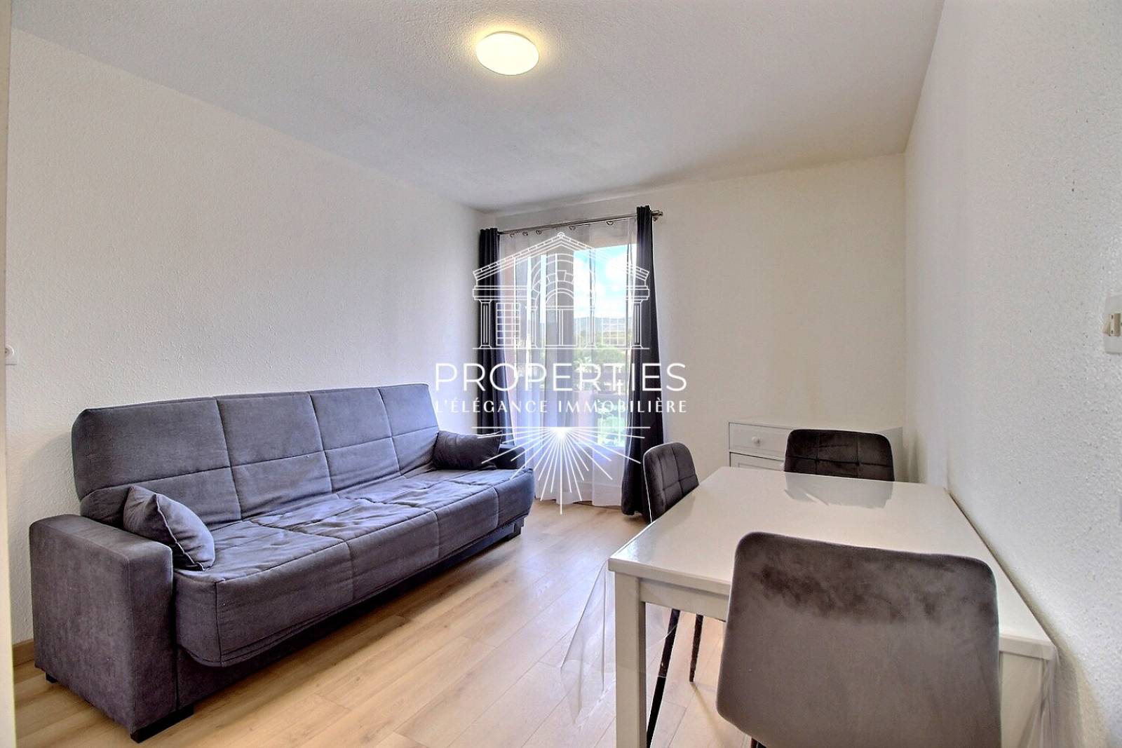 À vendre appartement avec terrasse dans résidence fermée à Bormes-les-Mimosas