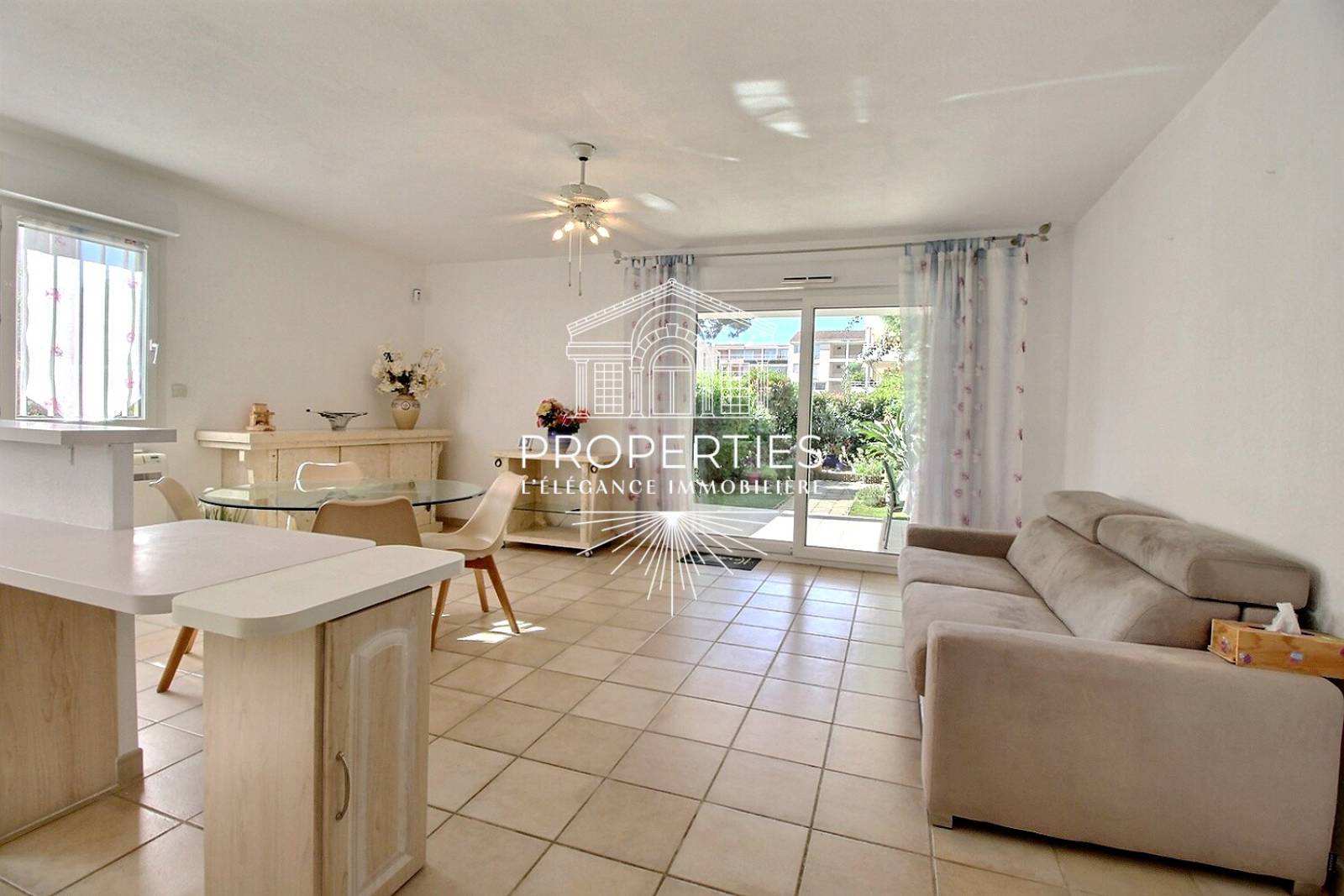 À vendre appartement rez-de-chaussée avec extérieur et garage à Bormes-les-Mimosas