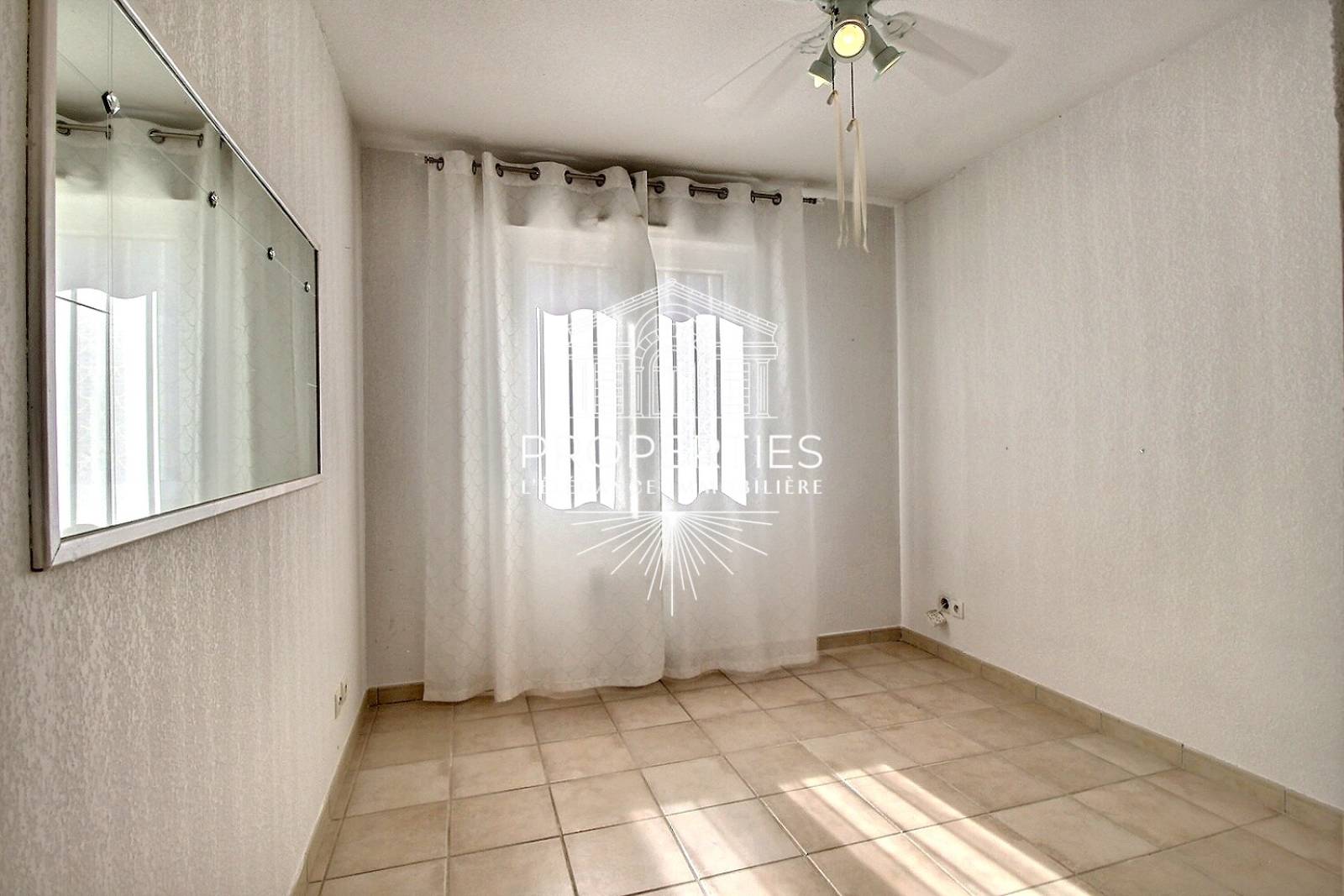 À vendre appartement avec terrasse couverte et garage à Bormes-les-Mimosas